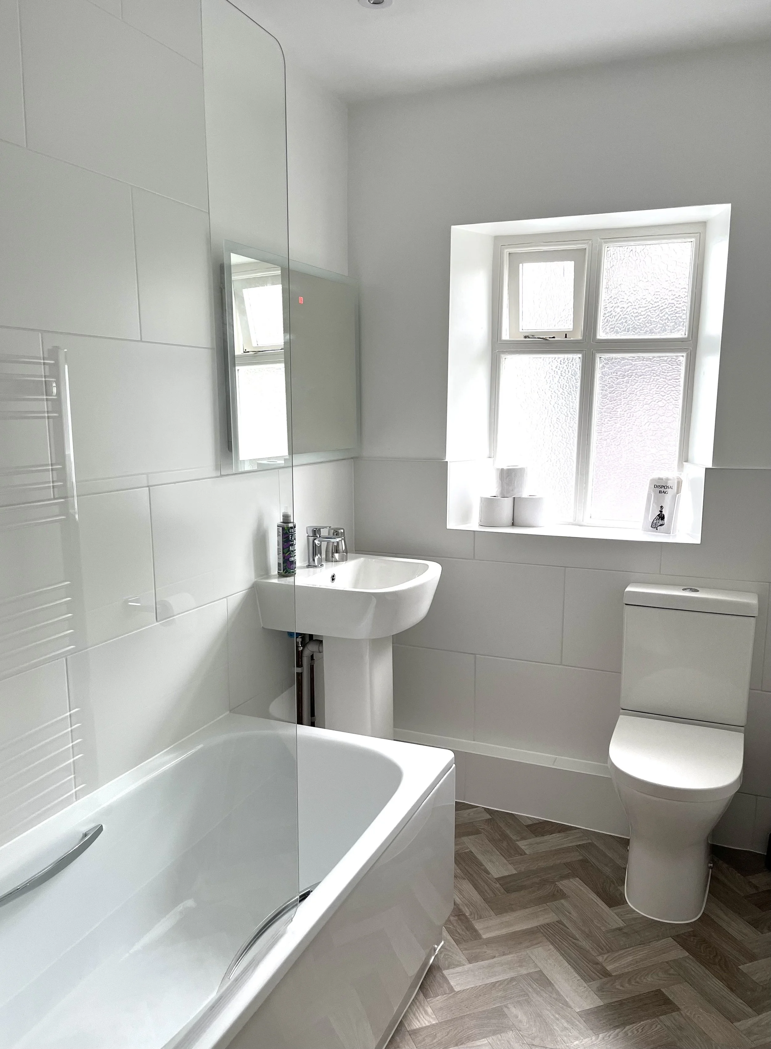 Bathroom in main house (Plas Baladeulyn)