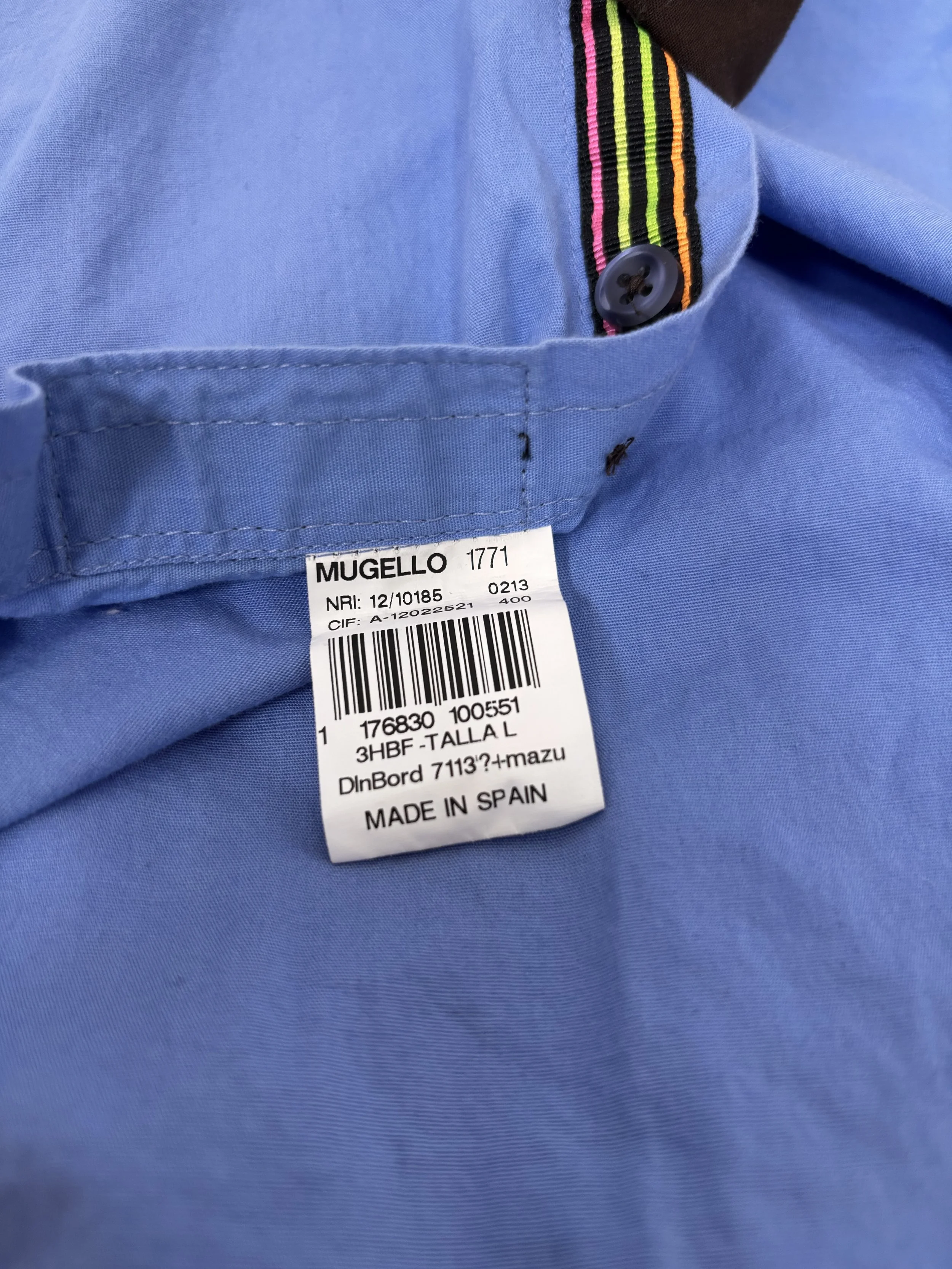 Interior label of the Dario Beltran men’s designer shirt showing the Mugello style reference, Made in Spain origin and authentic brand identification.
