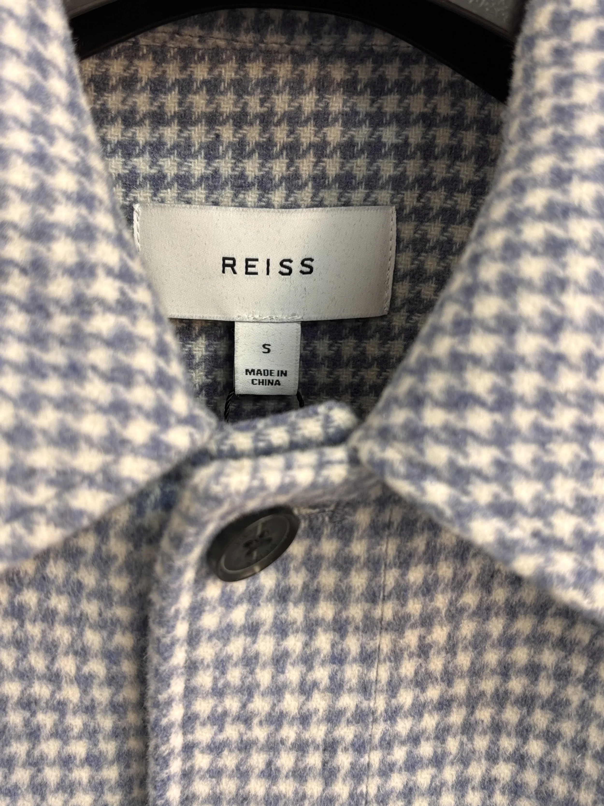 Reiss size S men’s overshirt featuring blue houndstooth pattern, structured collar and premium wool blend construction.