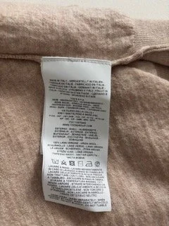 FAY made in Italy virgin wool sweater fabric and care label detail