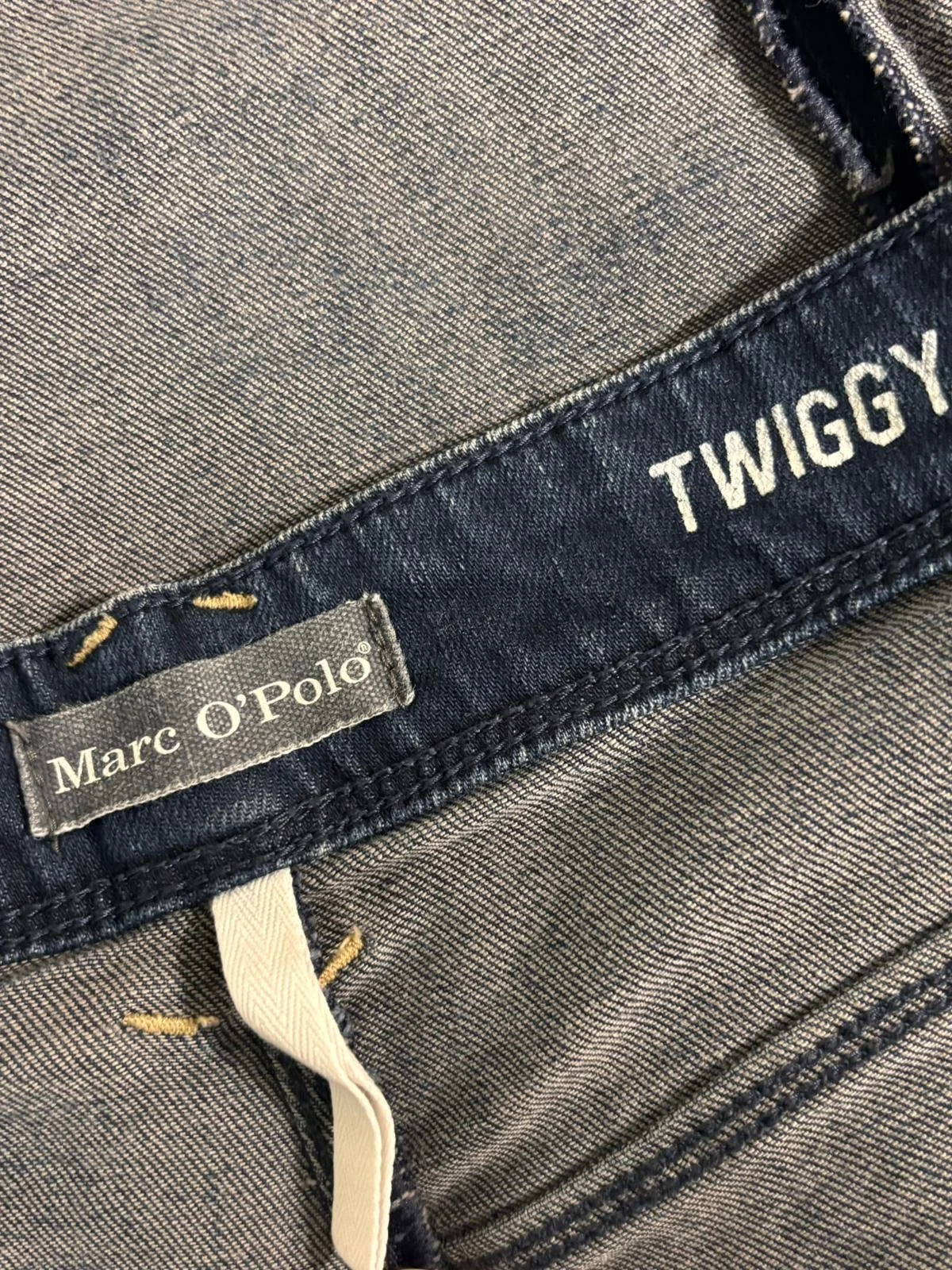 Marc O’Polo Twiggy women skinny jeans interior label close-up, cotton elastane denim, luxury pre-owned designer jeans, Norée Thrift de Lux