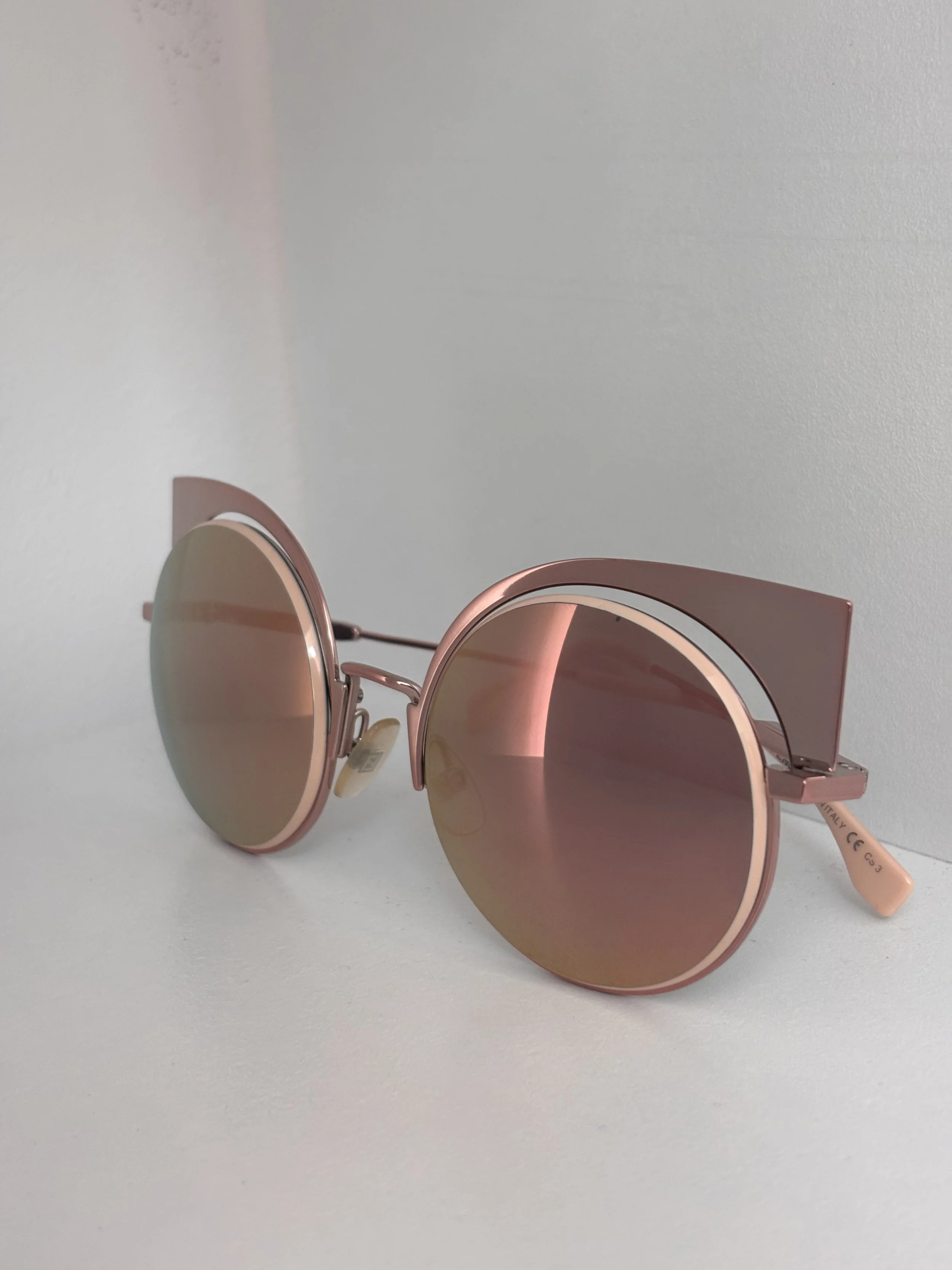Fendi FF0177/S Z5D0J sunglasses side angle with pink mirrored lenses