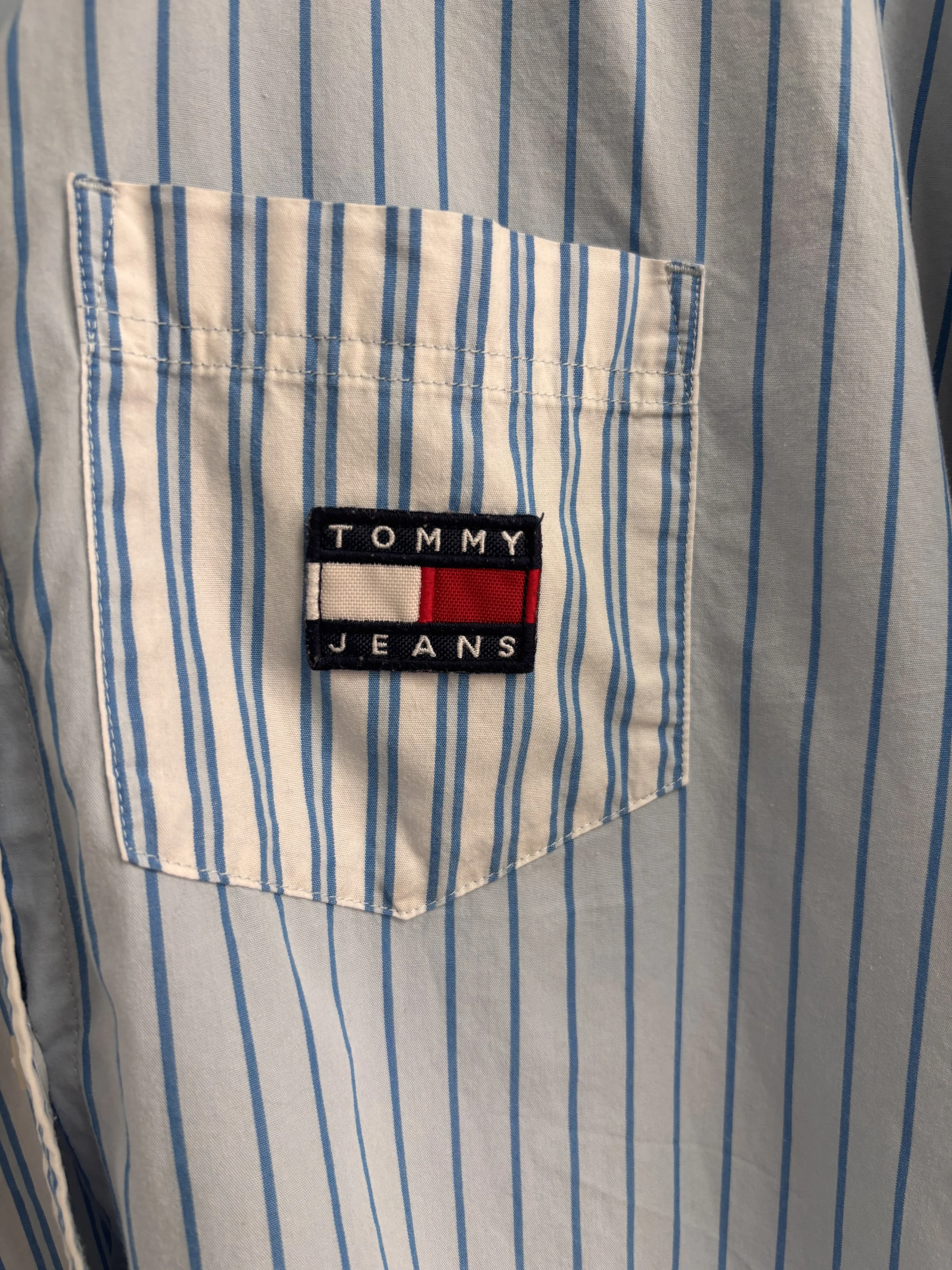 Tommy Hilfiger embroidered logo pocket close-up