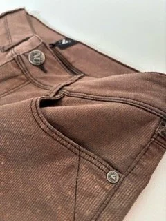 NÜ Denmark coated skinny jeans close-up with metallic bronze brown pocket detailing