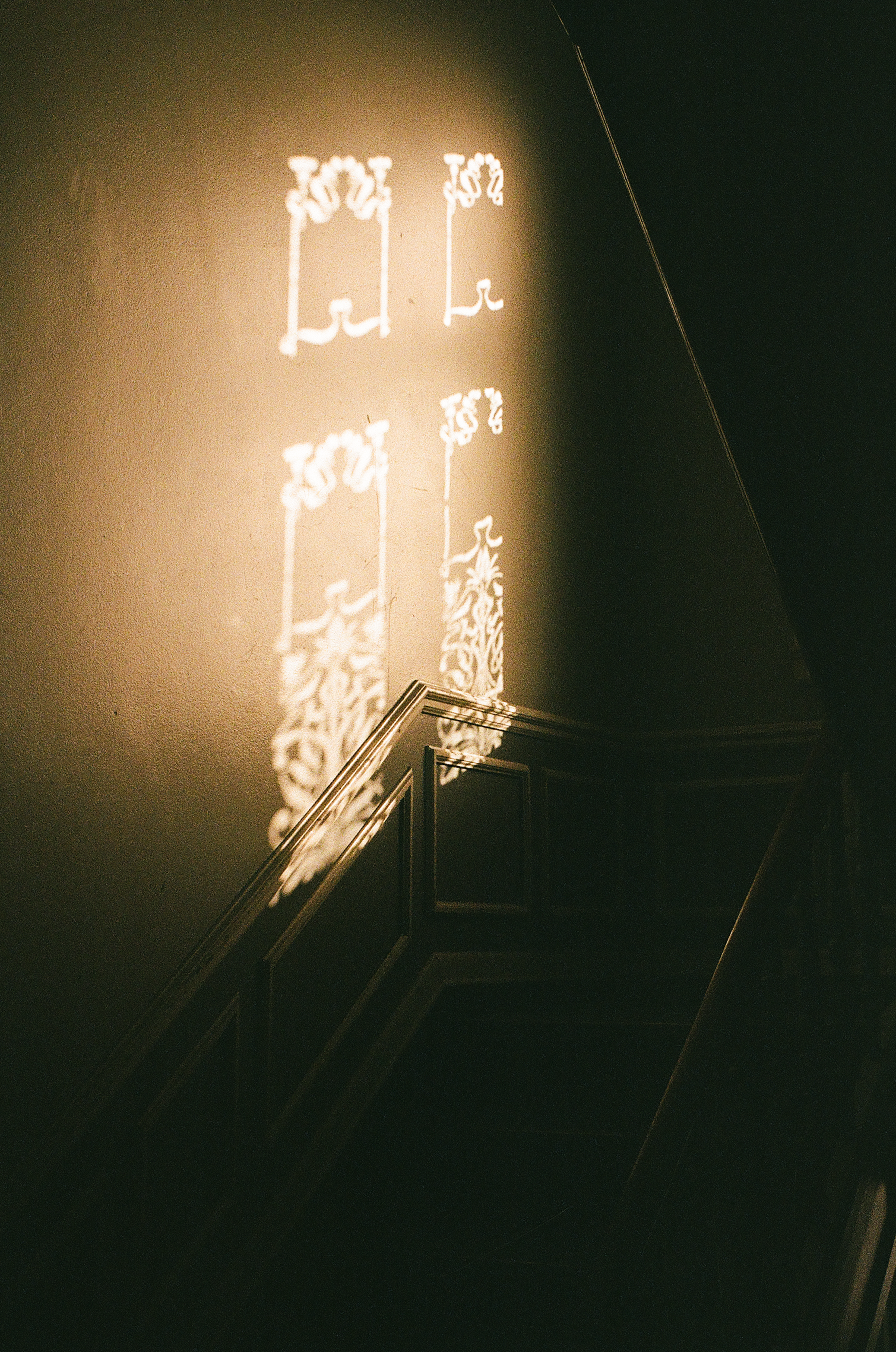 APARTMENT - A ZINE OF SEASONAL LIGHT
