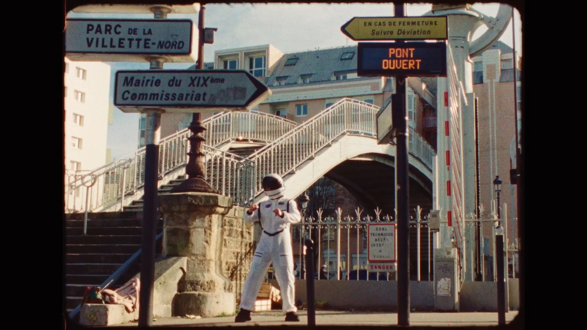 Séquence 01.00_00_24_11.Still071.jpg