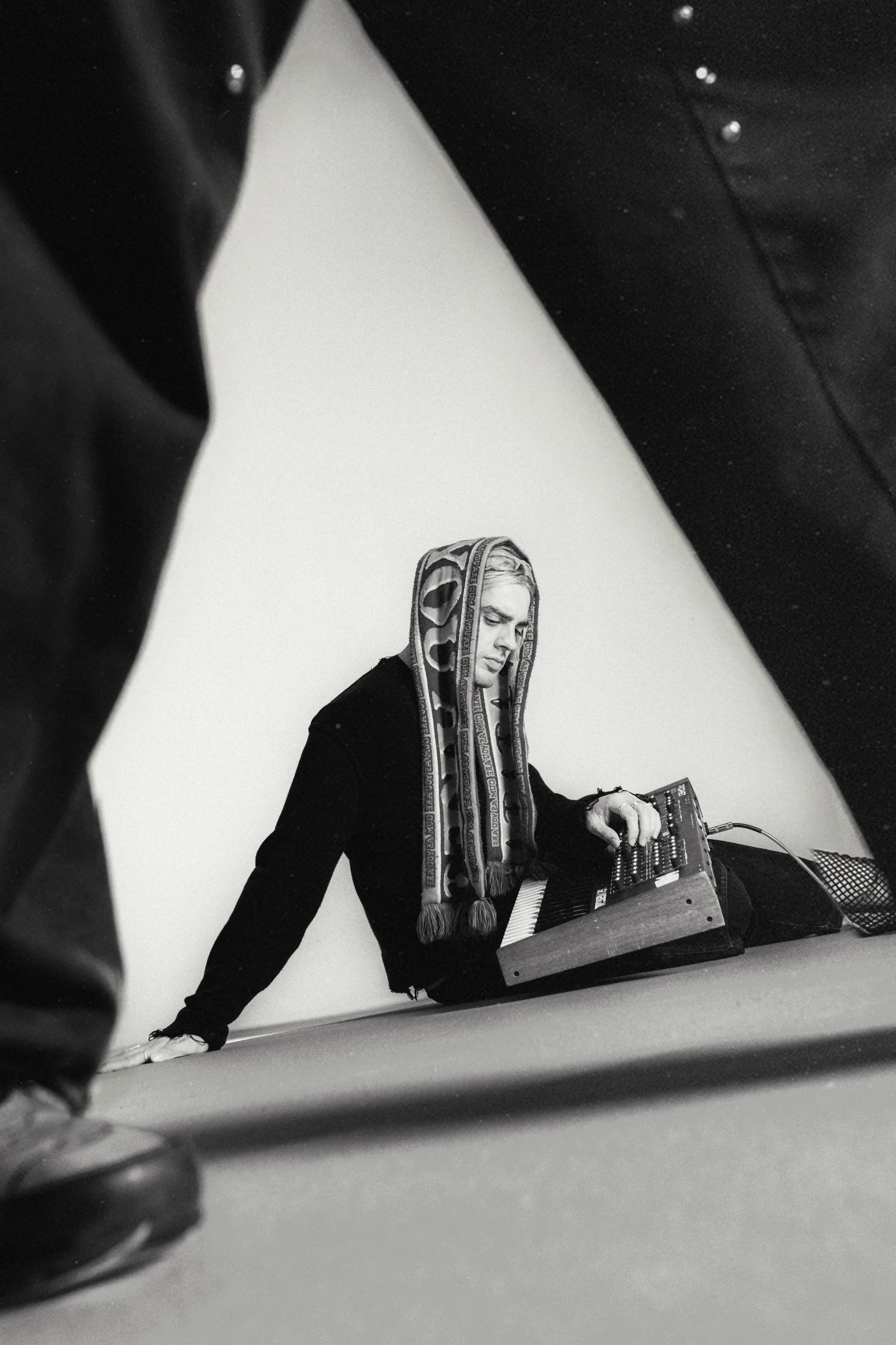 VF Adrien noir et blanc clavier .jpeg