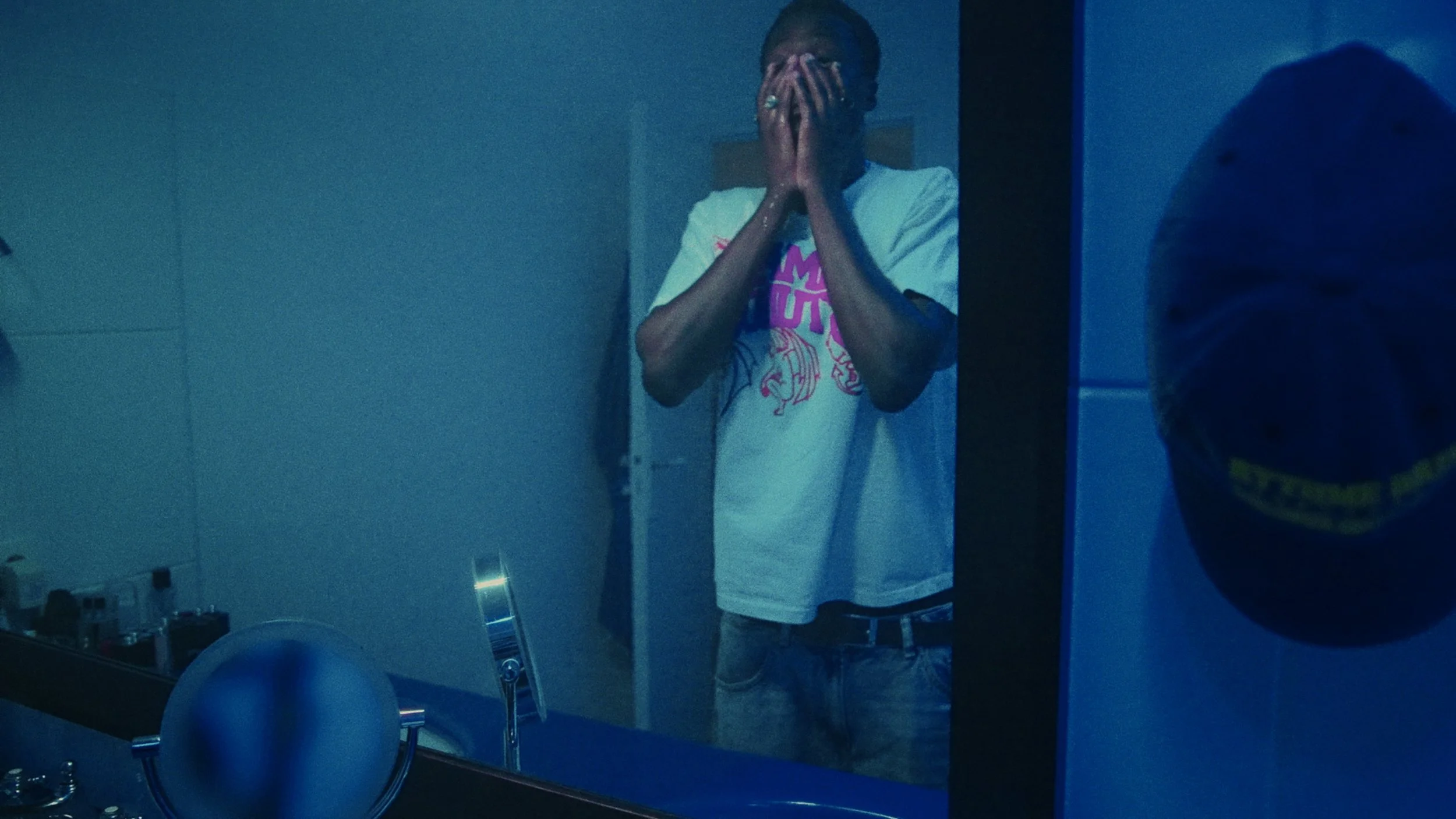 ETALO VDEF NO NOISE.00_02_42_20.Still028.jpg