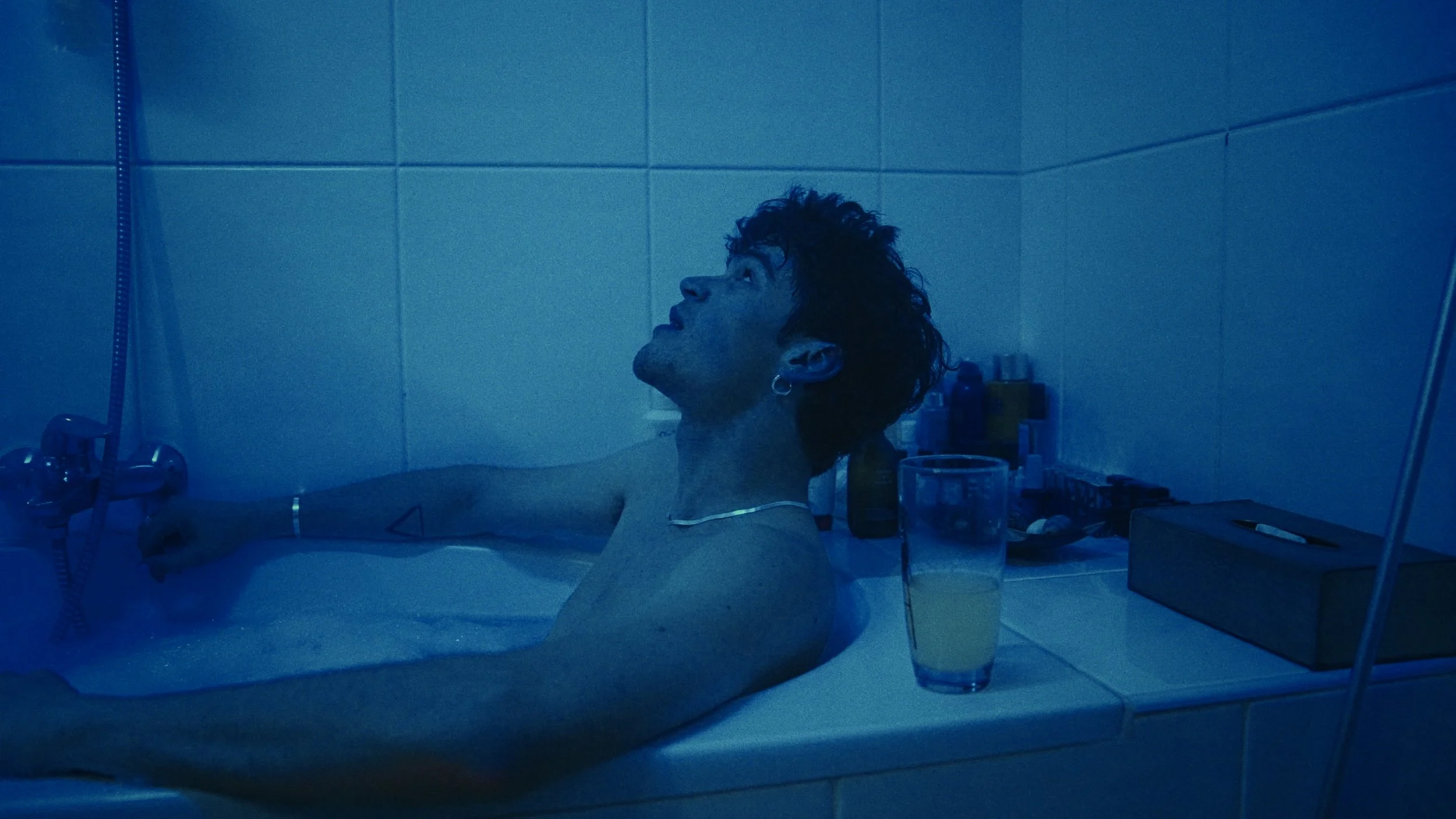 ETALO VDEF NO NOISE.00_02_59_09.Still029.jpg