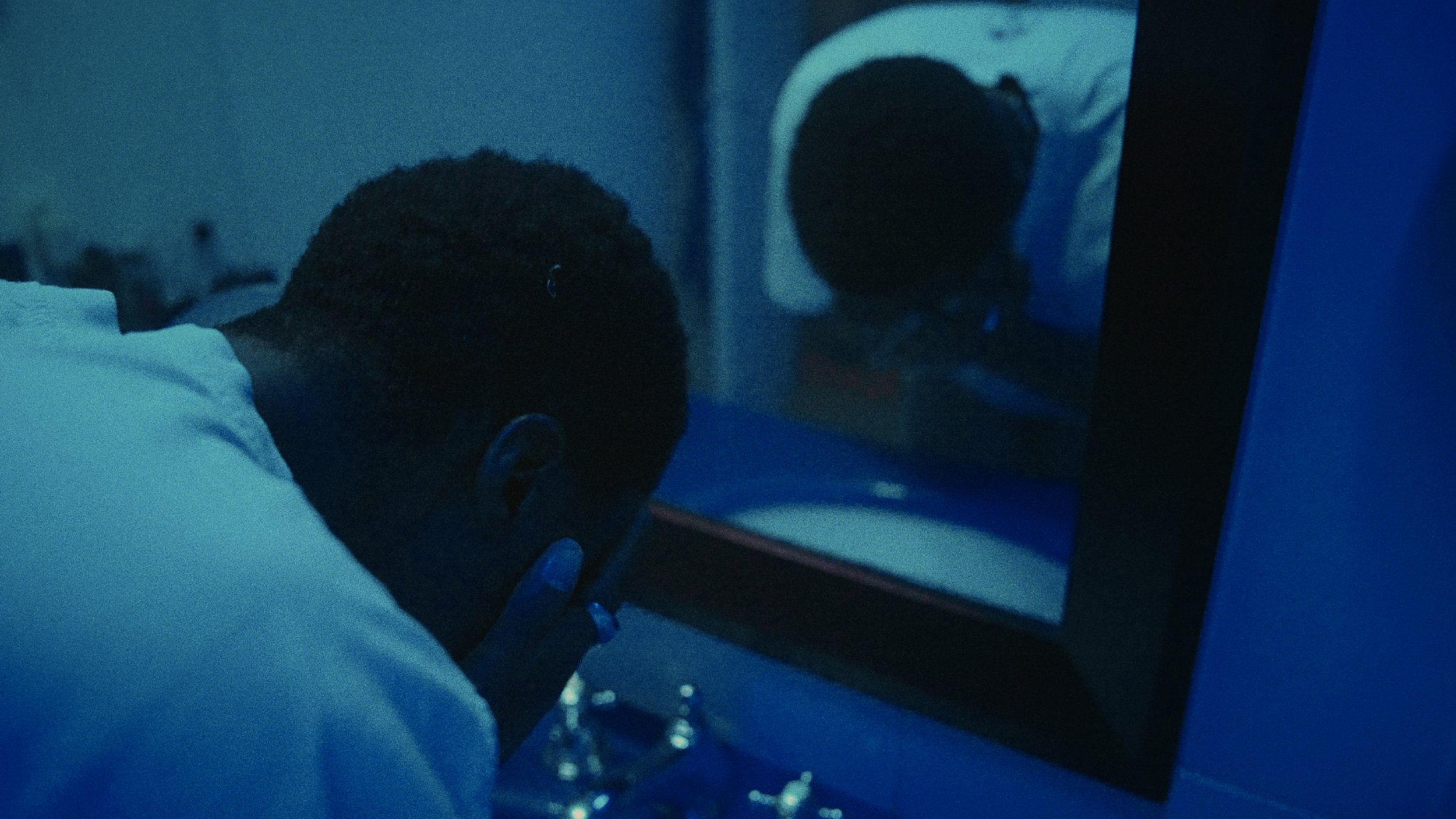 ETALO VDEF NO NOISE.00_02_40_04.Still027.jpg