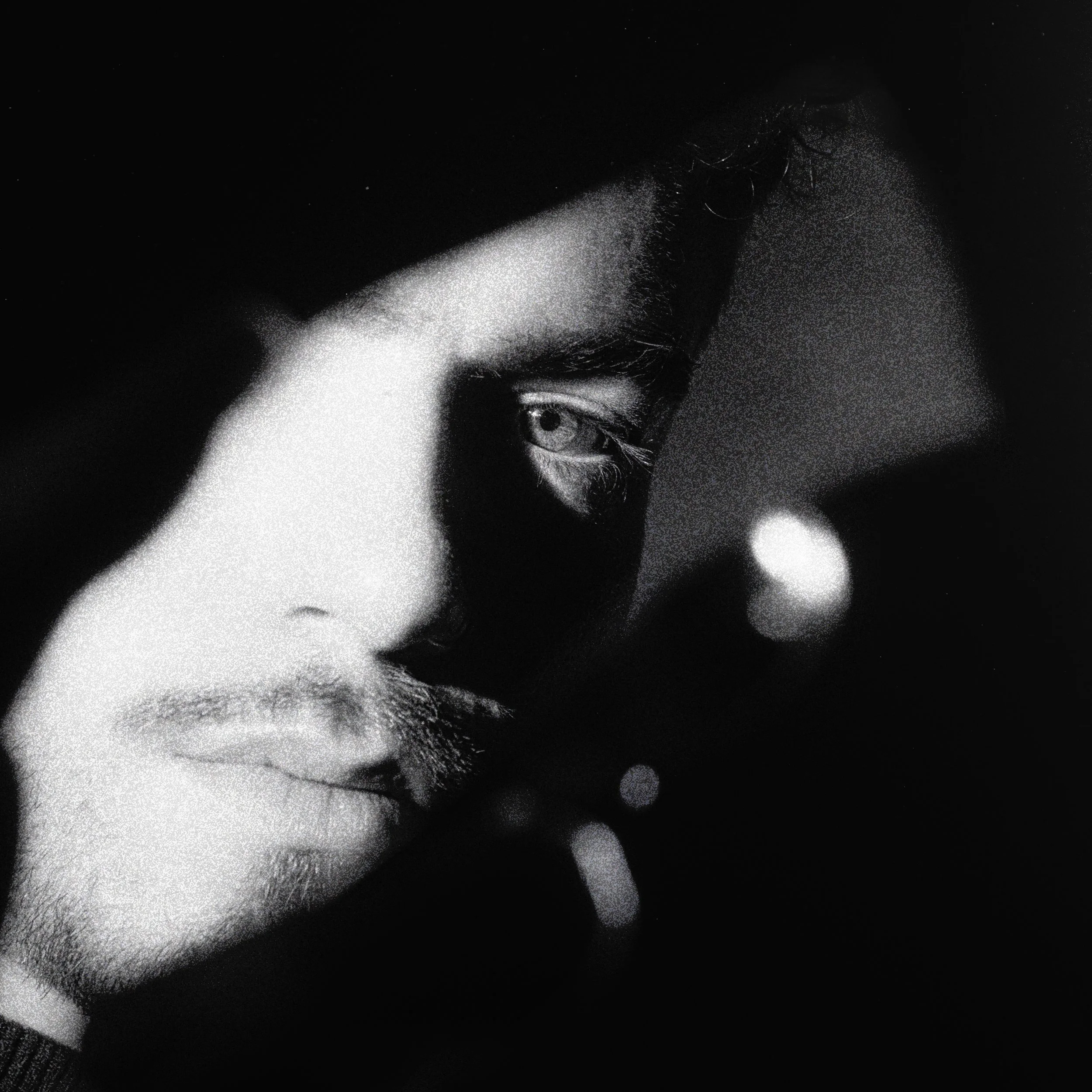 Amédée - Beyond // COVER & PRESS KIT