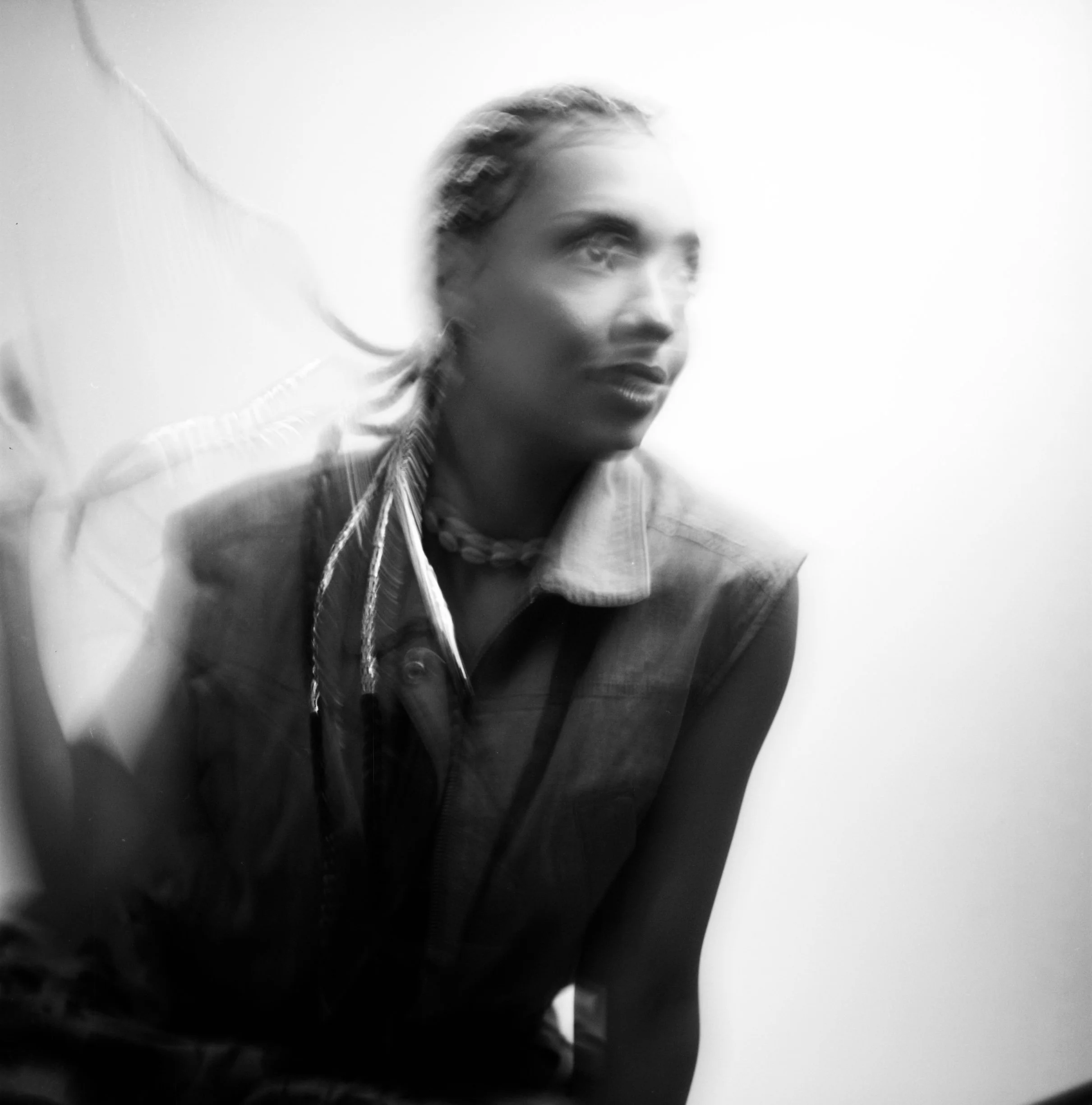 Léa Elka  - Demi-tour // PRESS KIT