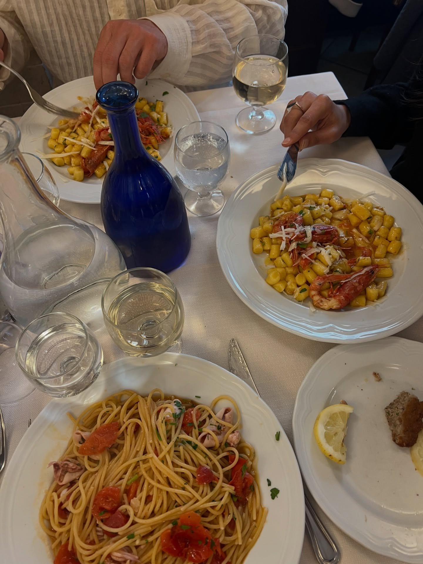 nel dubbio, concediti qualcosa, qualsiasi cosa, da solo o in compagnia. prepara una torta, brucia qualcosa. la cucina &egrave; la rimedia per tutto