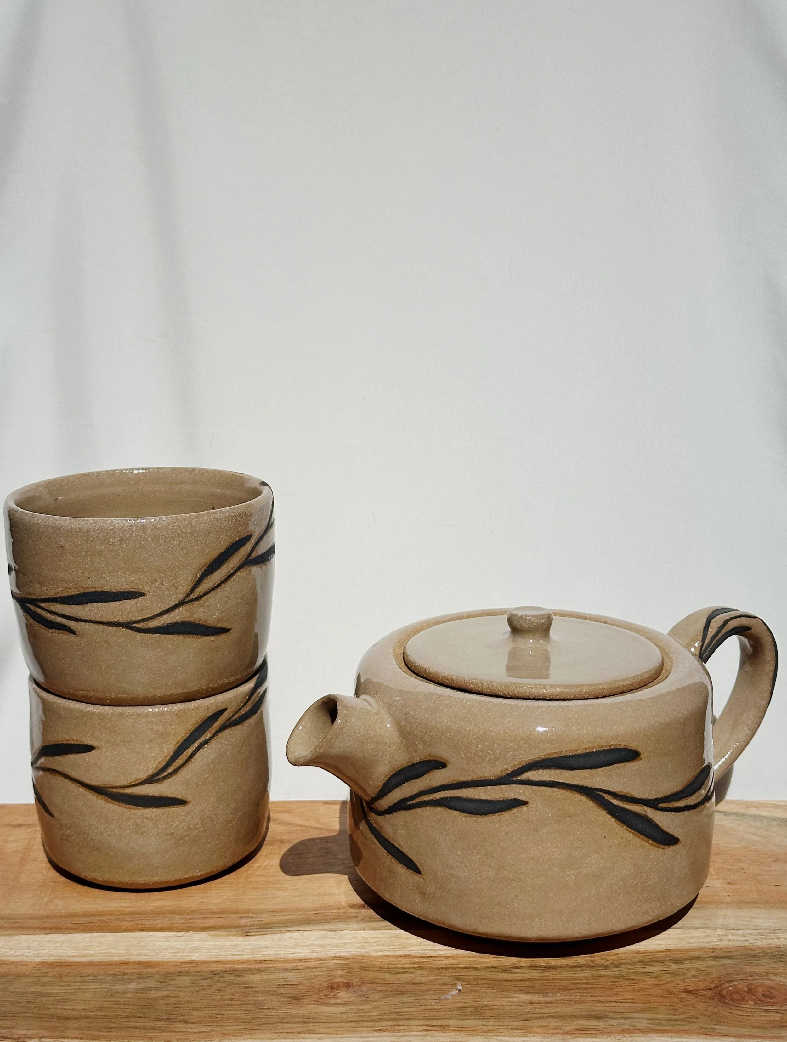 Black Vine Teapot