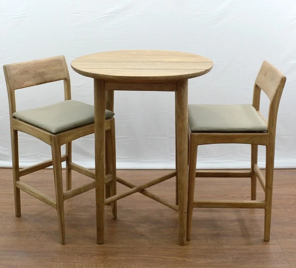 Dale estilo a tus espacios con nuestros sets de mesa alta y taburetes.
#kadekliving #taburetes