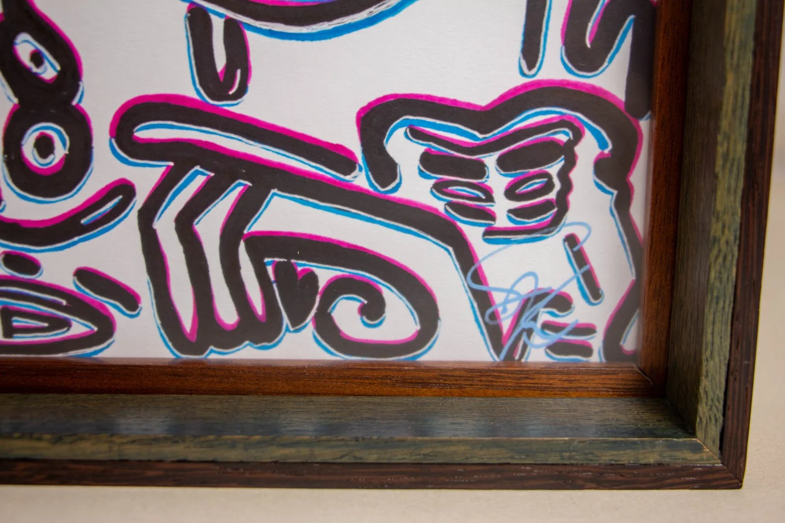 Silence’s Caesura 002 frame: signed corner, artist monogram in light blue; wengé and mahogany converge neatly at the mitre