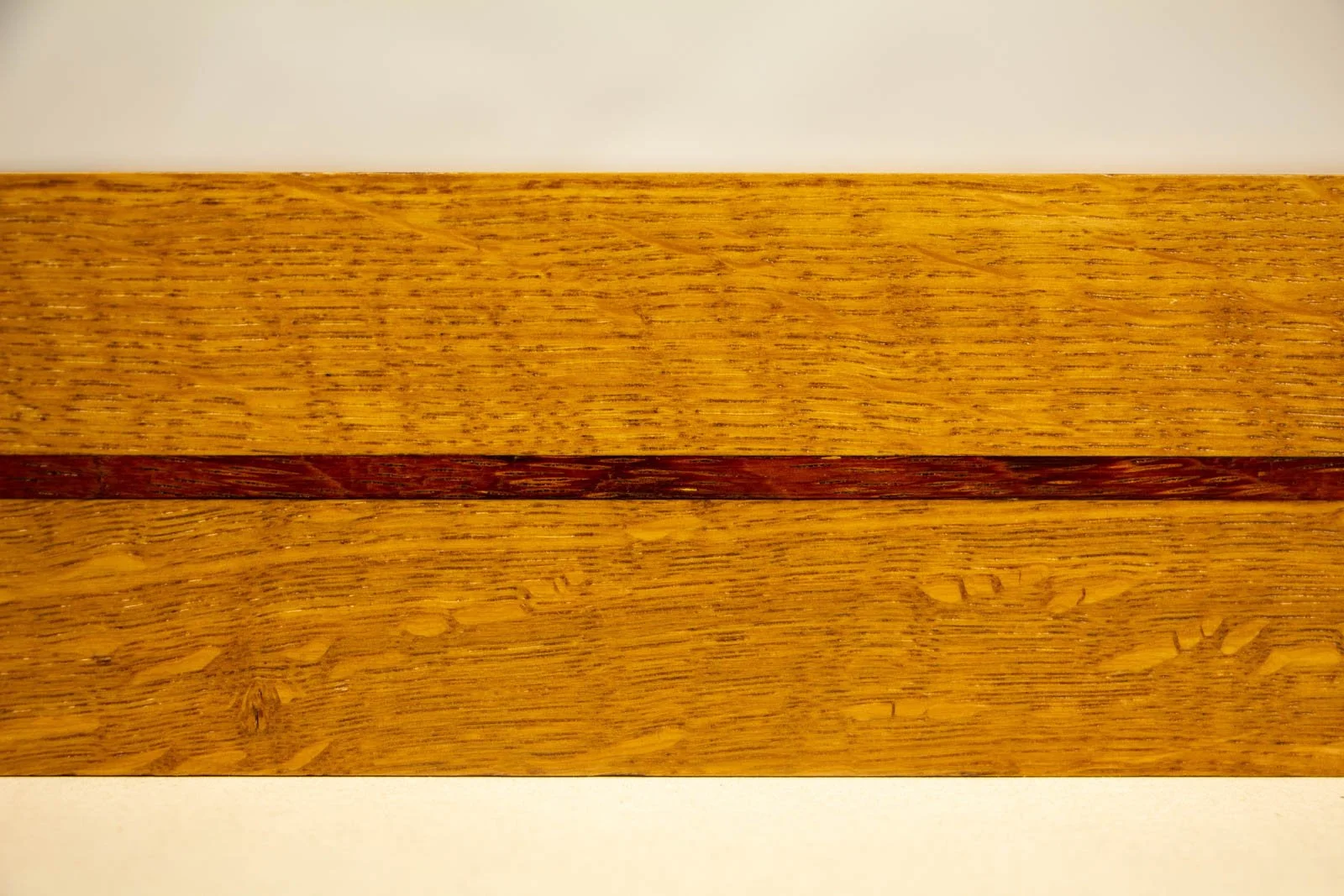 Golden Nostalgia 001 frame: raking side view, oak figure 