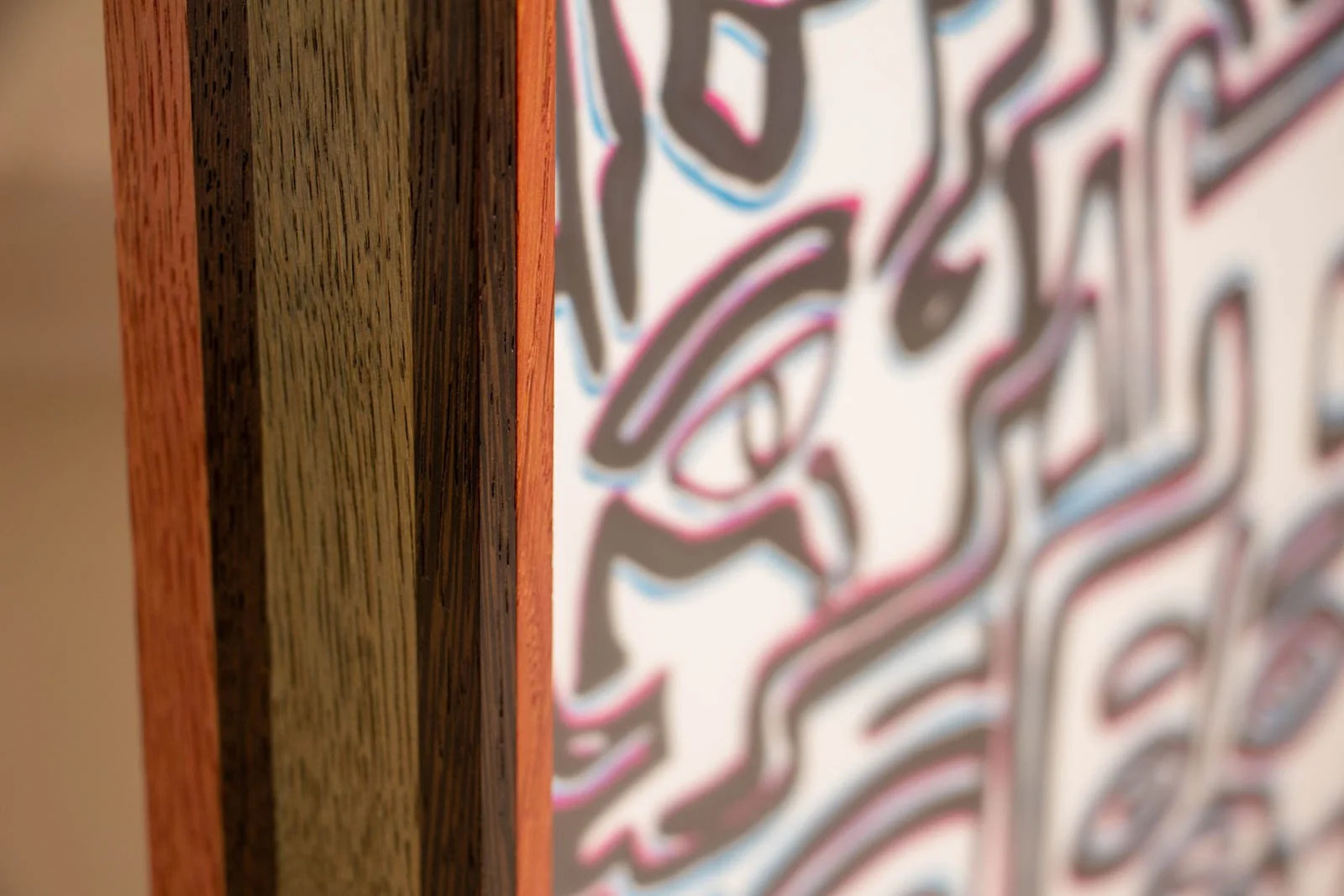 Silence’s Caesura 001 frame: side stack, wengé cap, olive oak band, slim dark divider and mahogany base read clearly in profile