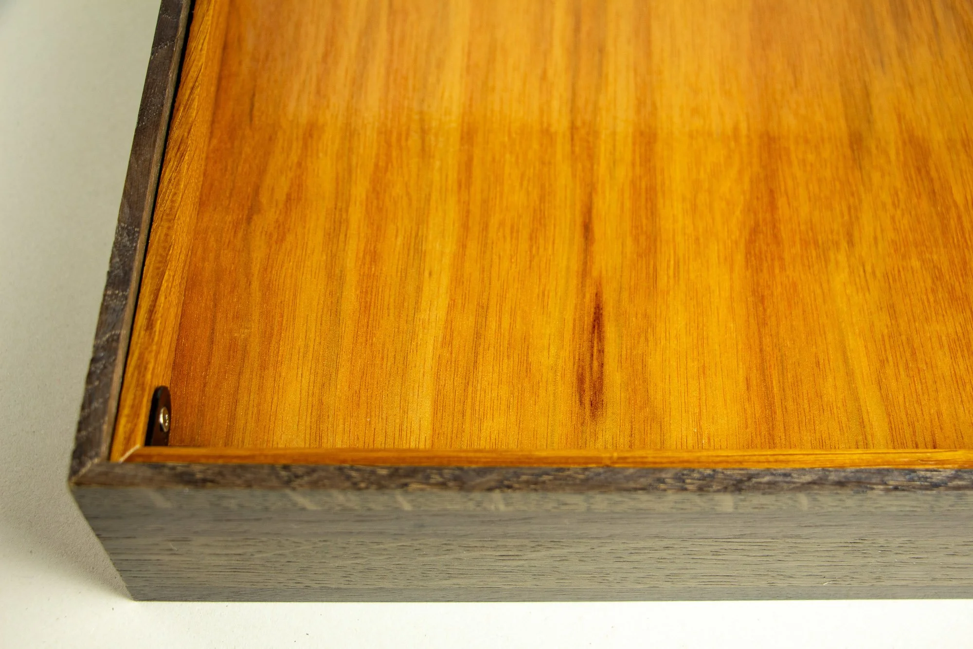 Luminous Parallax 001 frame: back corner detail of the construction, showing the warm-toned rear panel, the dark surrounding frame edge, and the neat inner fit of the assembled structure.