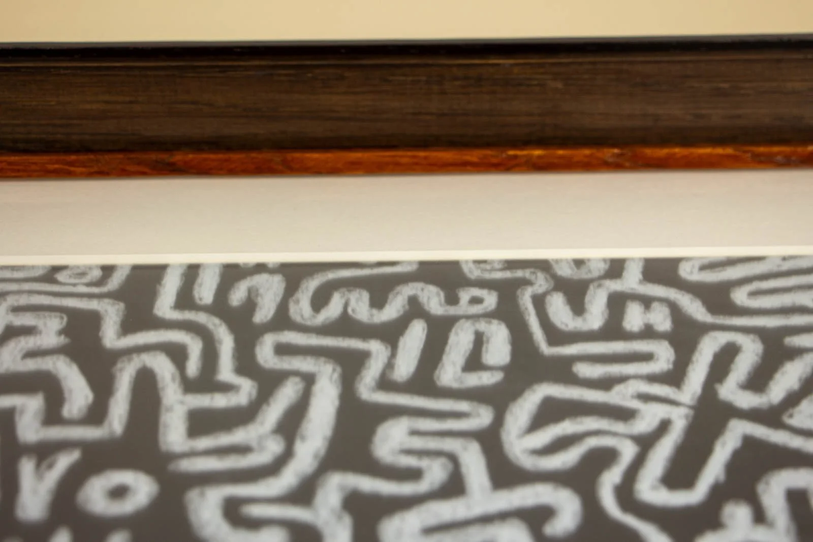 Synaptic Mythos 003 frame: straight side elevation, even oak field warmed with stain; upper wengé cap and lower rail in parallel