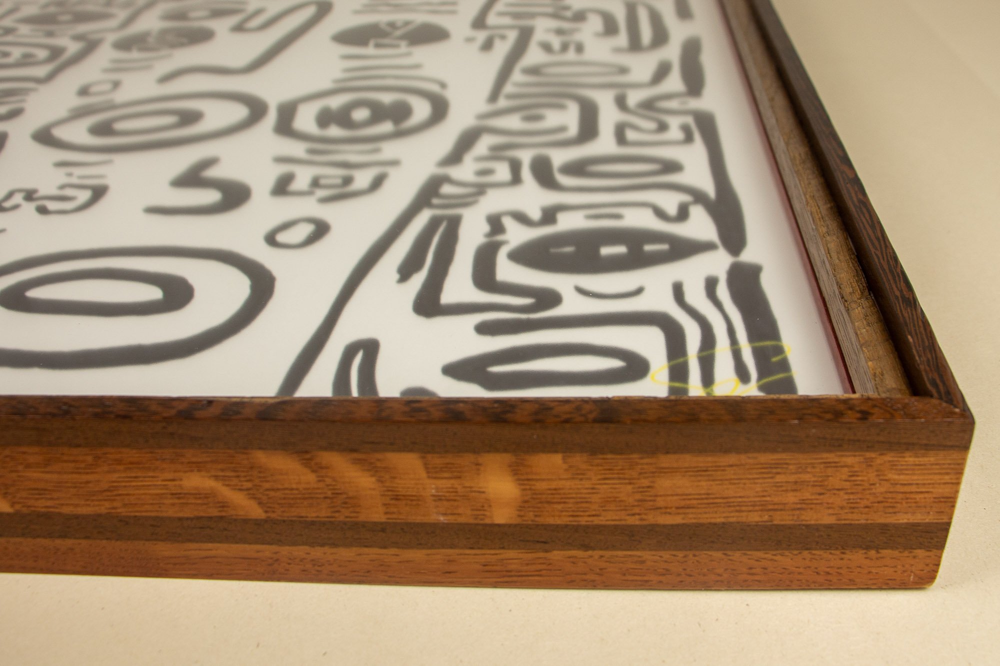 Elusive Cocoon 001 frame: sharp mitred corner showing the layered build of the frame, with dark palisander edge, pale ash middle band, and red inner lip.