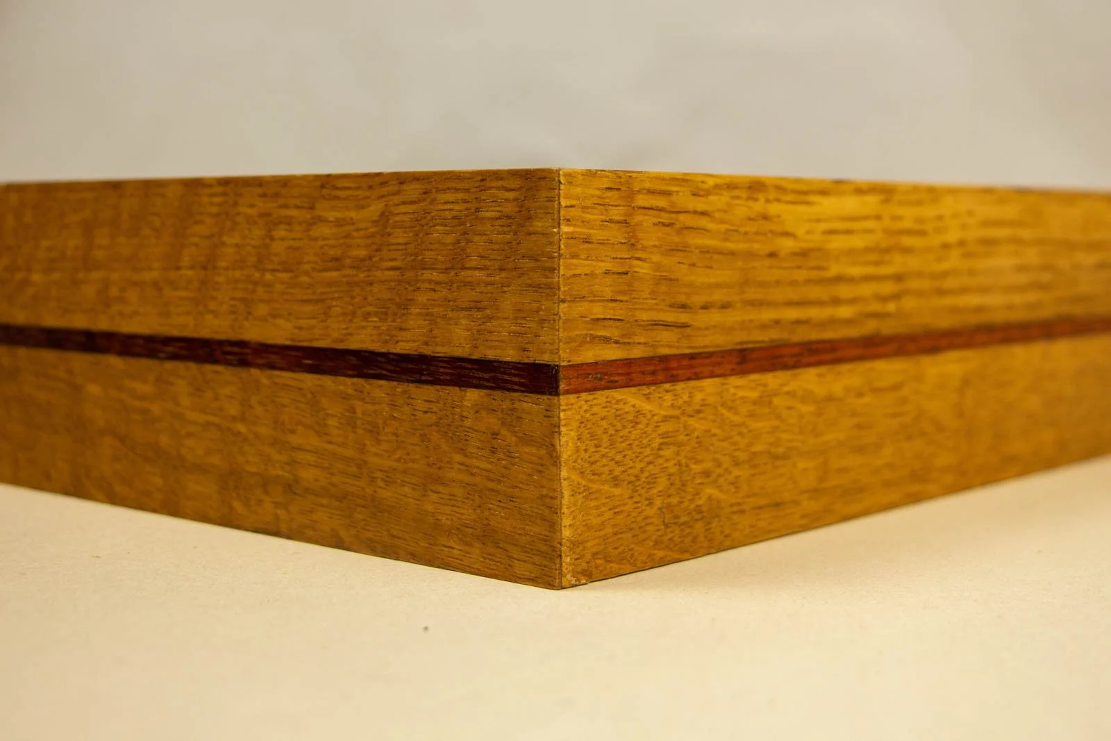 Golden Nostalgia 004 frame: mitered corner, golden oak profile with a thin mahogany inlay band