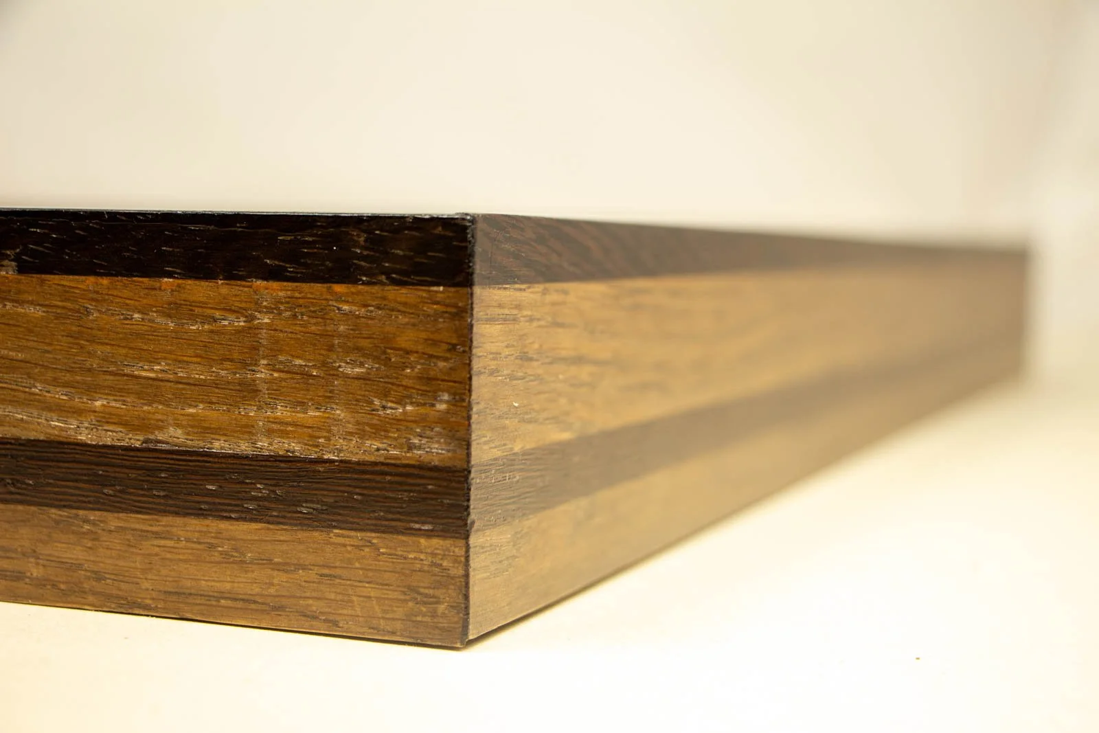 Synaptic Mythos 002 frame: outer miter, clean 45° join; cap and stripe meet crisply around the corner