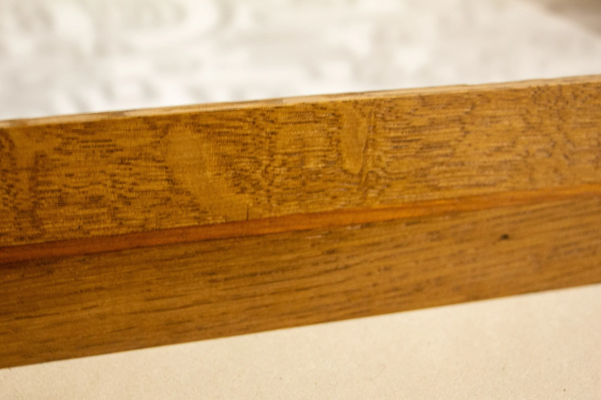 Veiled Alchemist 002 frame detail: close-up of the frame side profile, focusing on the subtle tonal shift in the wood, the reddish linear insert, and the calm, even finish of the surface.