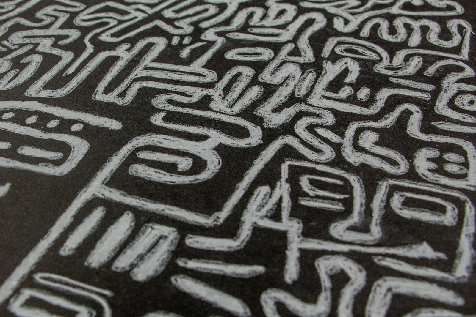 Synaptic Mythos 002 detail: raking view across the crown, comb-like ticks and dotted bars; long corridors divide clusters of signs