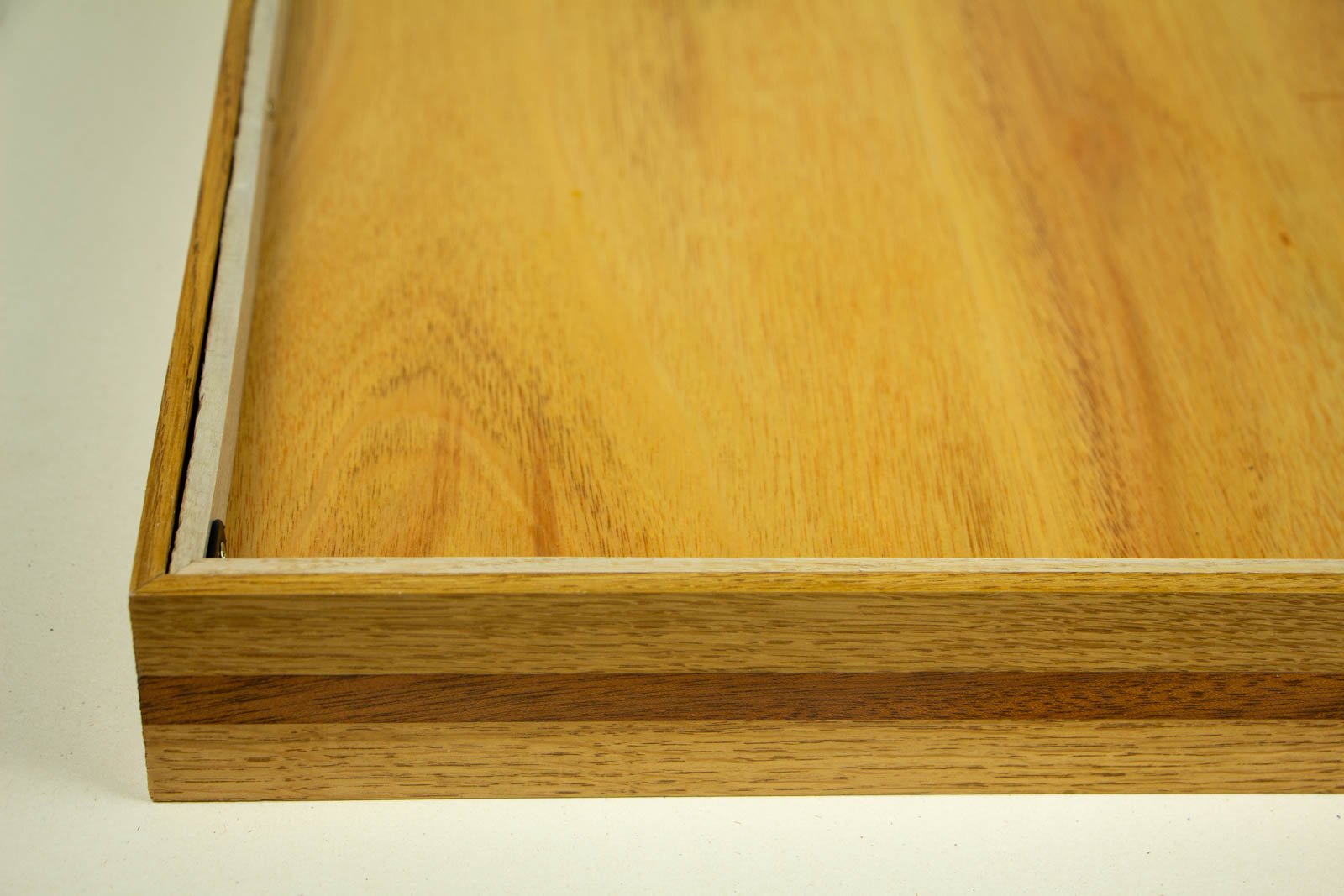 Golden Nostalgia 002 frame: back edge, stratified oak with centered mahogany band; raw inner spacer and smooth plywood back; crisp alignment