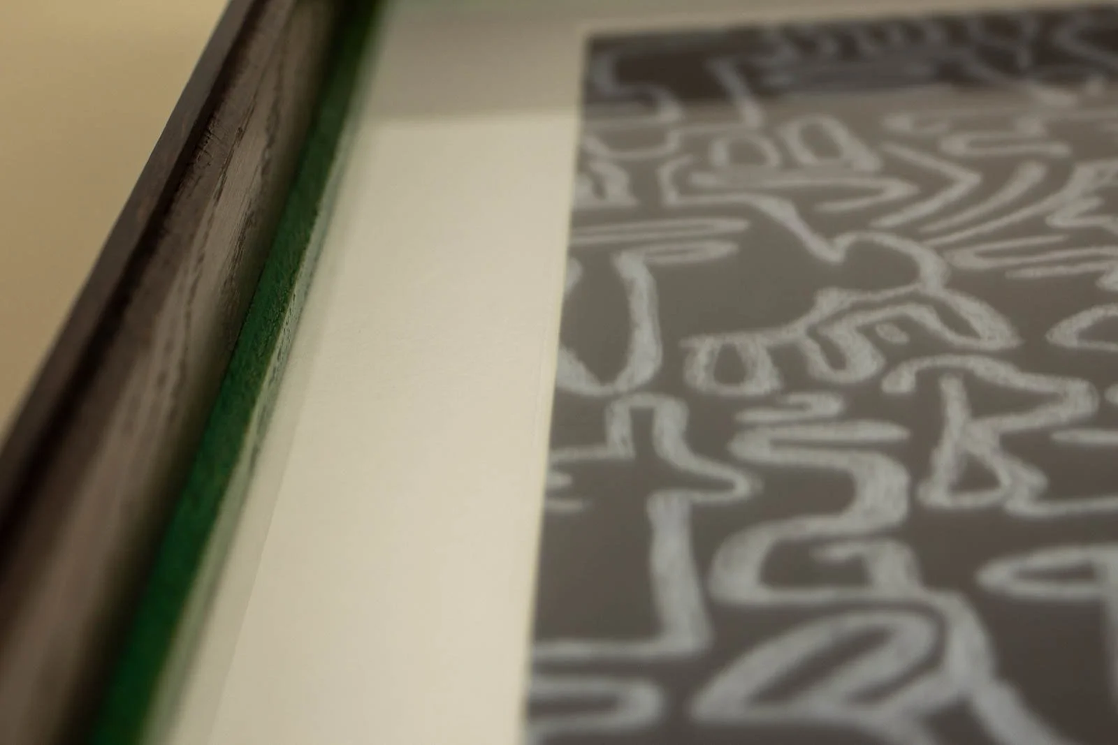 Synaptic Mythos 004 frame: inner throat, oblique, off-white mount running true; green slip around the full perimeter