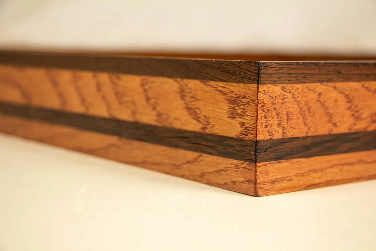 Metamorphic Entwining 001 frame: oak frame in a cherry tone with wengé cap and mid-band, tight mitred corner, glass set flush