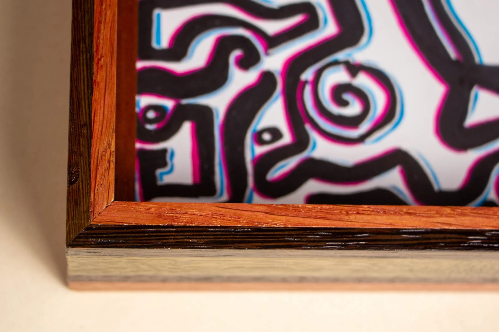 Silence’s Caesura 001 frame: inner corner, pink-stained beech liner tucks neatly under the wengé cap; glazing reveals a clear shadow gap