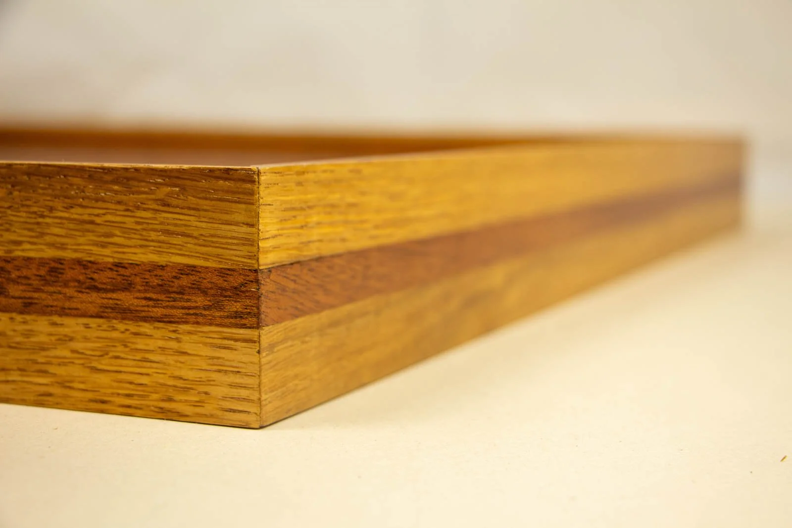 Golden Nostalgia 003 frame: outside corner, oak profile with through-running mahogany band; clean miter