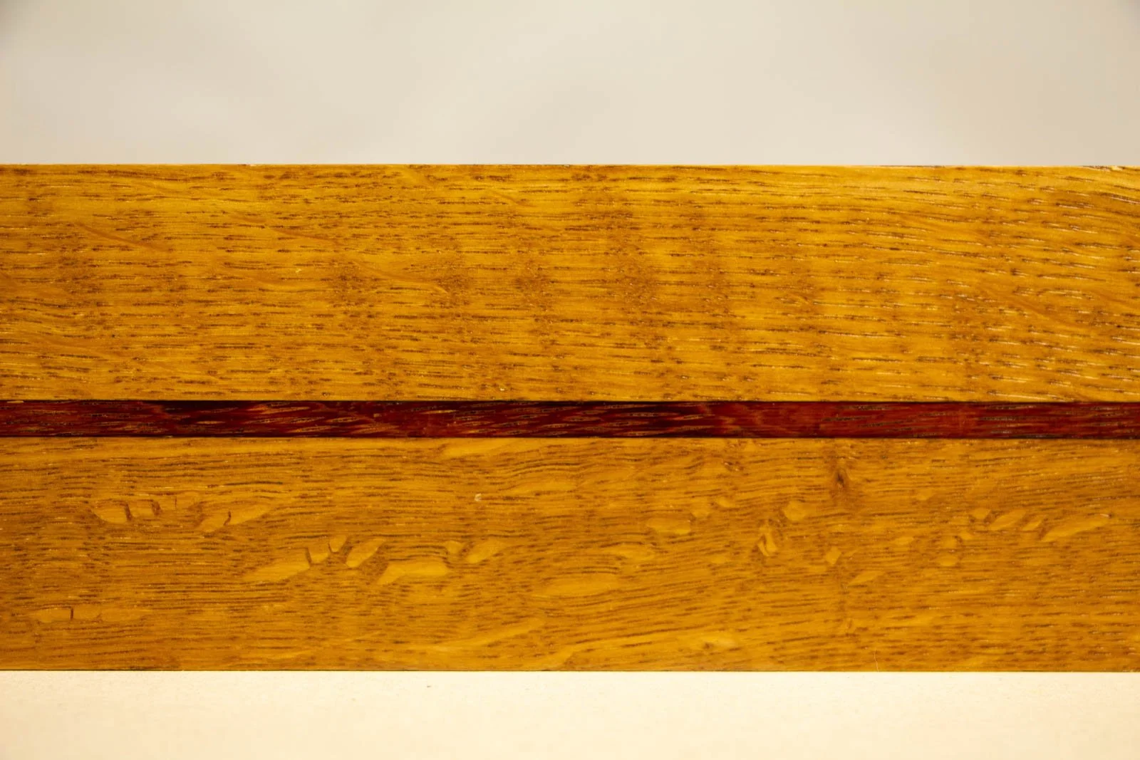 Golden Nostalgia 001 frame: raking side view, oak figure with medullary flecks