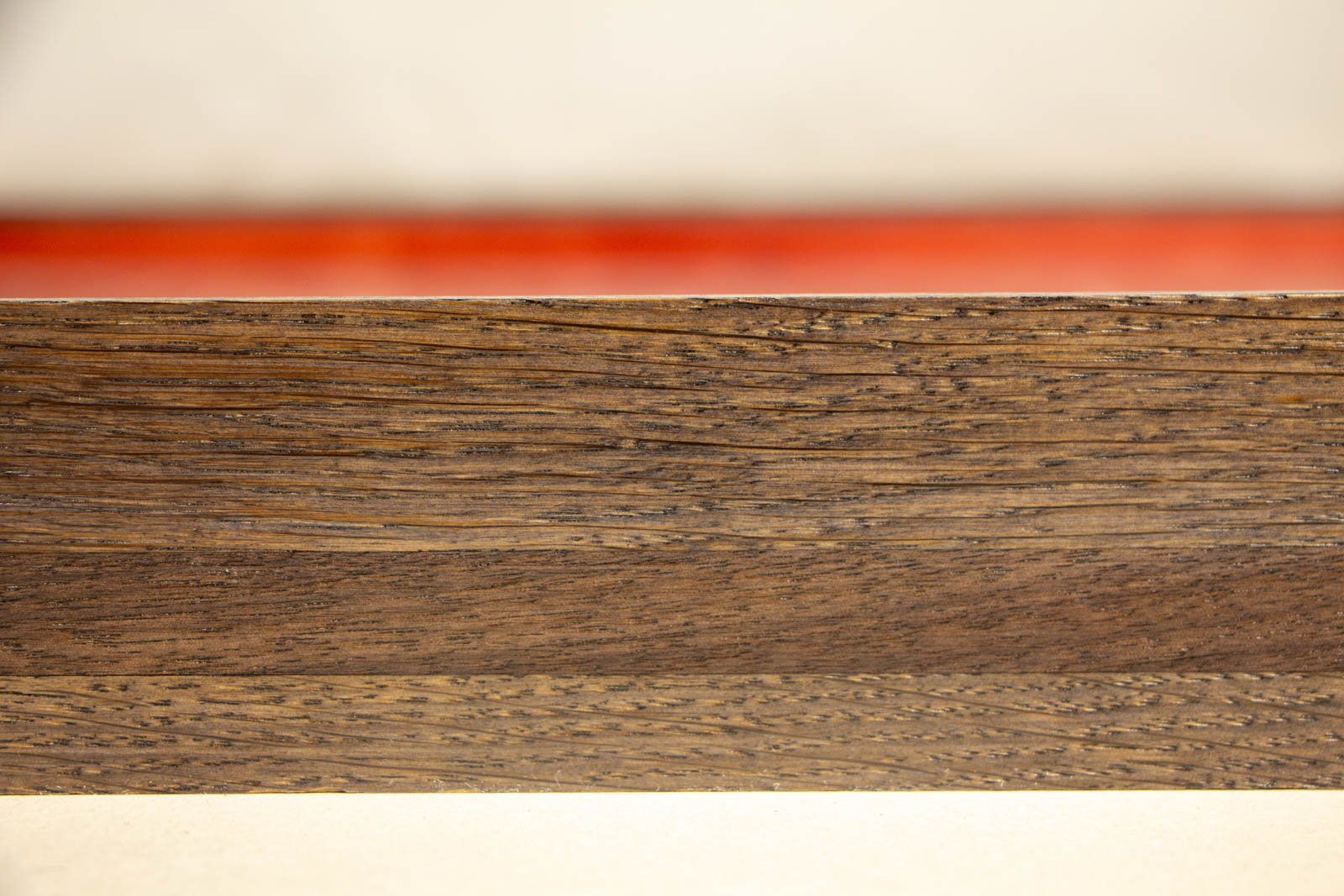 Flux Impromptu 003 frame: long side, calm, even oak grain; uninterrupted walnut stripe; glazing sits flush to the lip