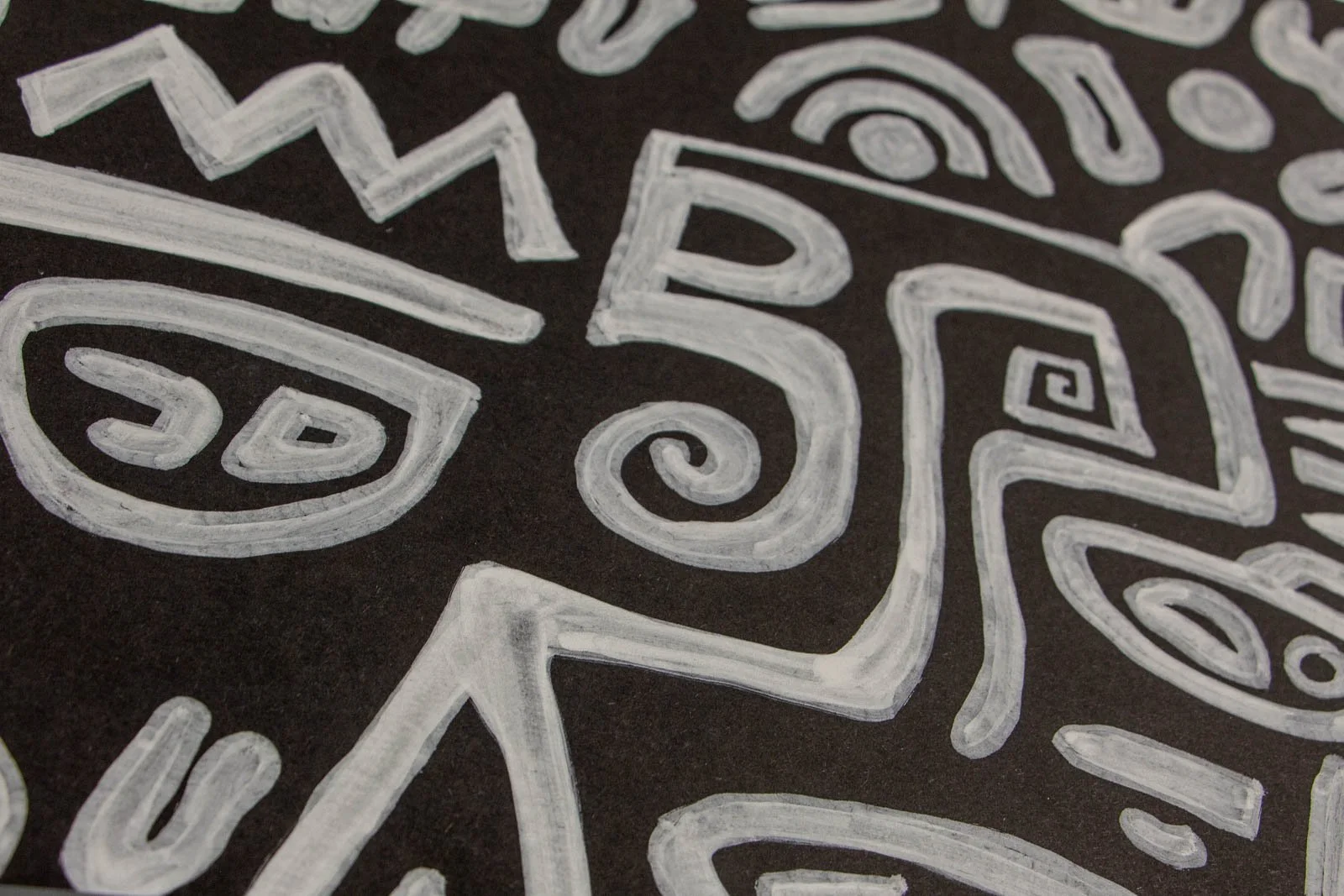 Metamorphic Entwining 004 detail: zig-zag crown paired with a bold spiral hook; crisp junctions between long diagonals and verticals; slight ridges from layered strokes