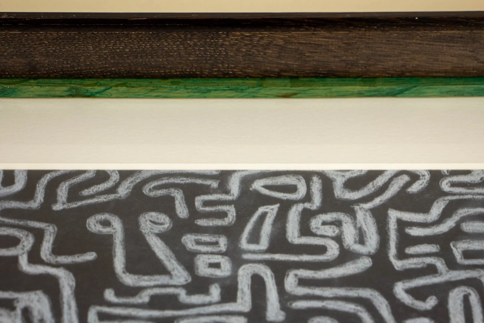 Synaptic Mythos 004 frame: top rail inside, continuous green accent band beneath the dark cap; shallow shadow gap to the mat