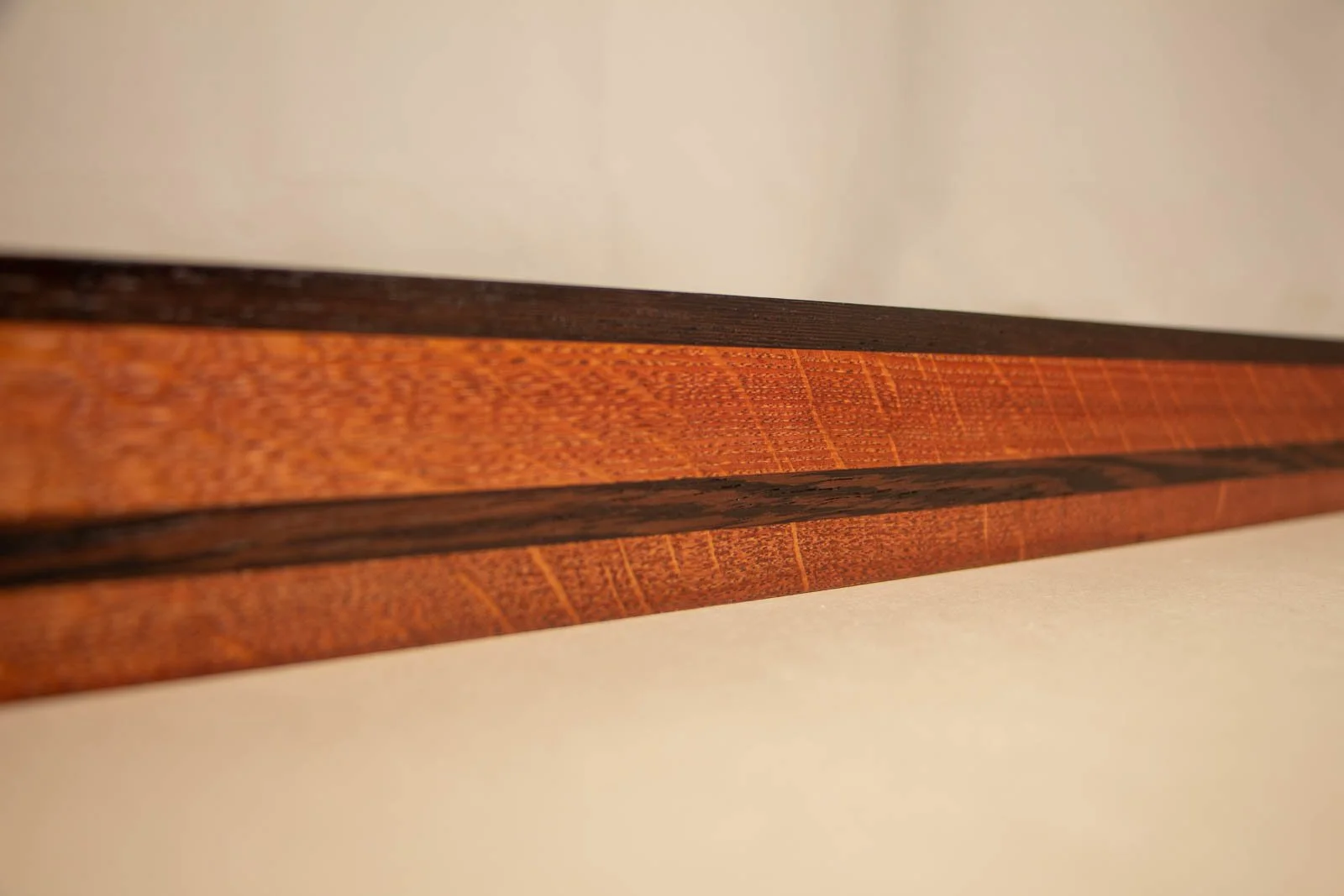 Formless Equation 004 frame: perspective along the oak frame, wengé top edge and profile depth toward the glass