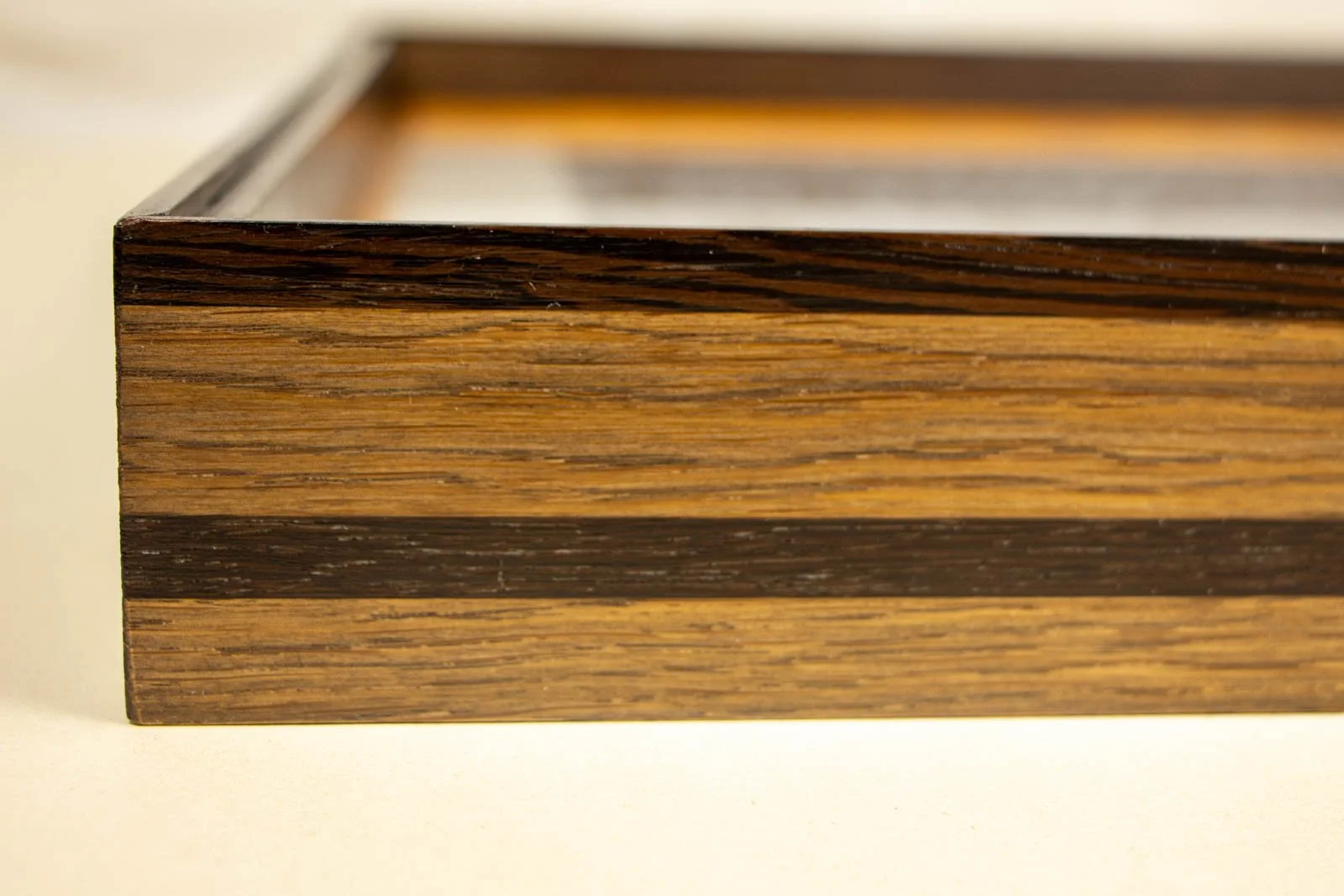 Synaptic Mythos 001 frame: short-side view of the profile showing the oak field and uninterrupted wengé stripe running true