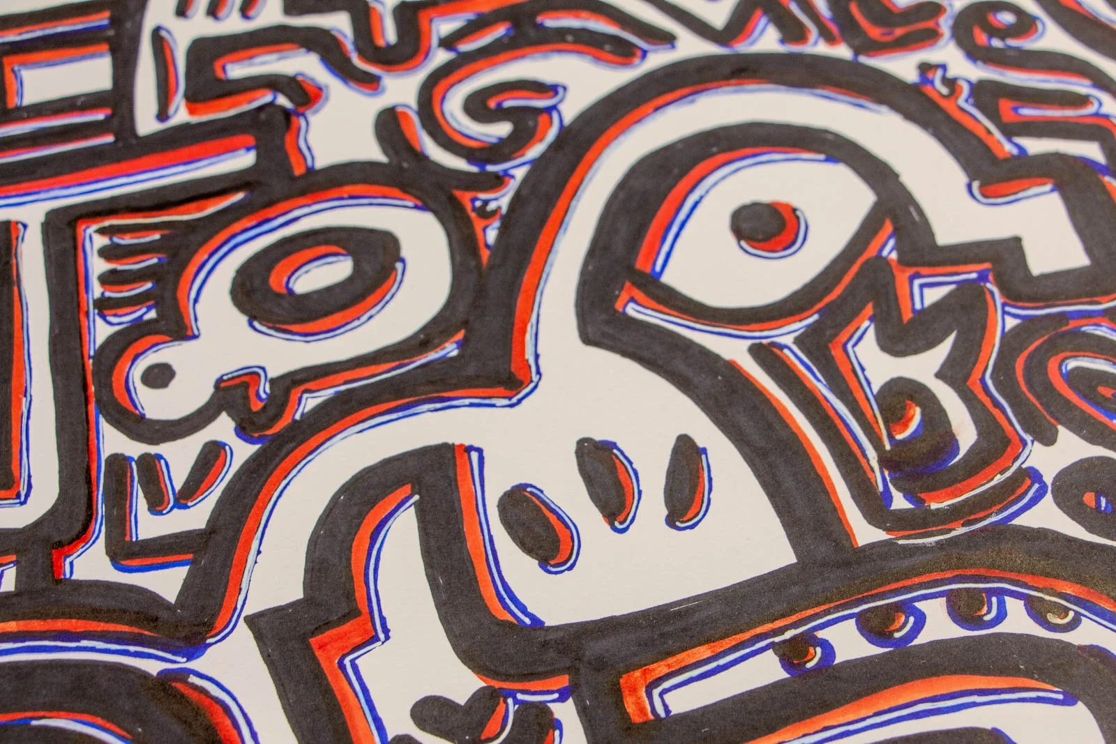 Flux Impromptu 003 detail: creature motif, beak-like curve and single ringed eye; three belly marks above a dotted band; red/blue rims animate the form