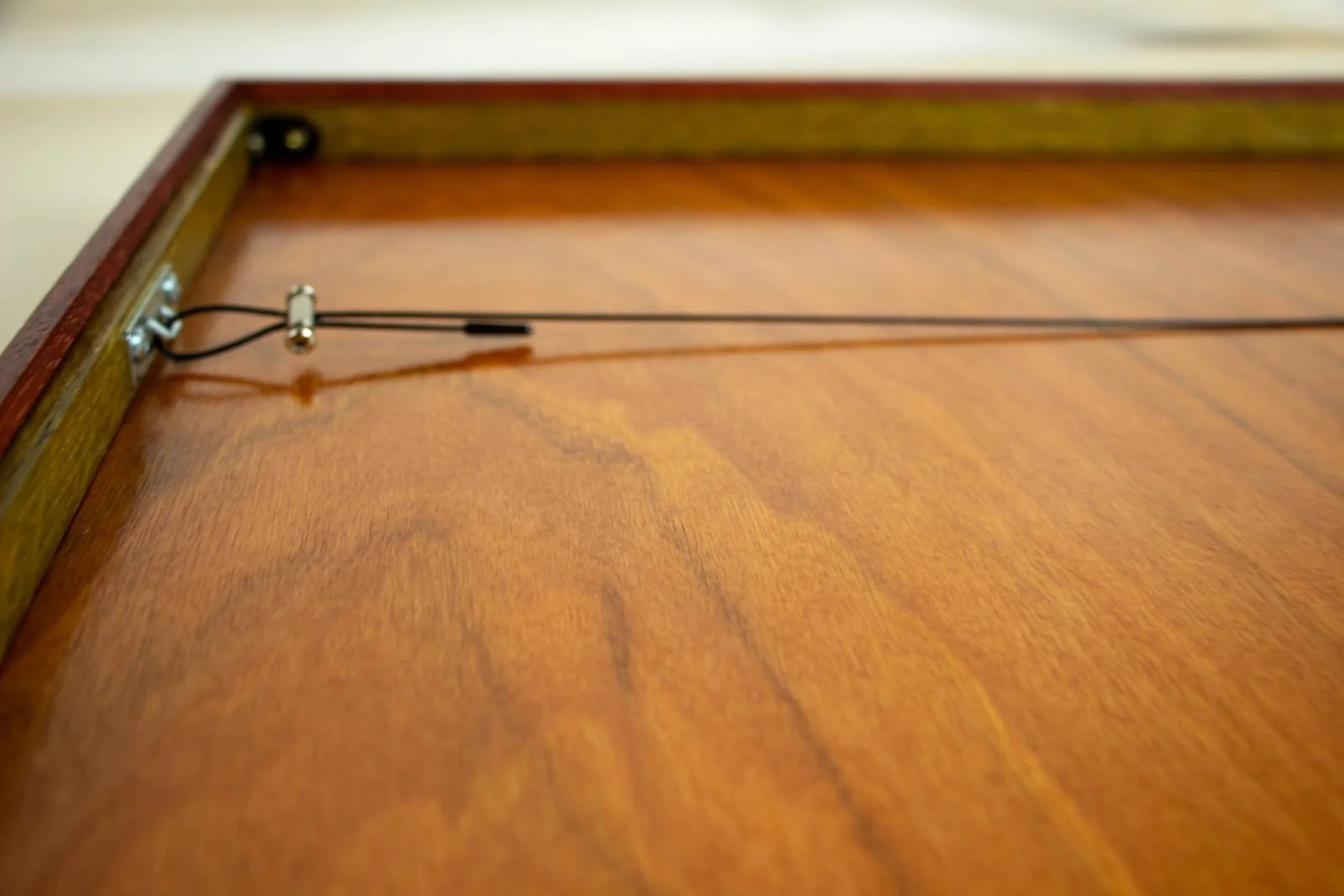 Formless Equation 004 frame back: steel hanging wire with clamp and plate, secure mounting into the oak rail