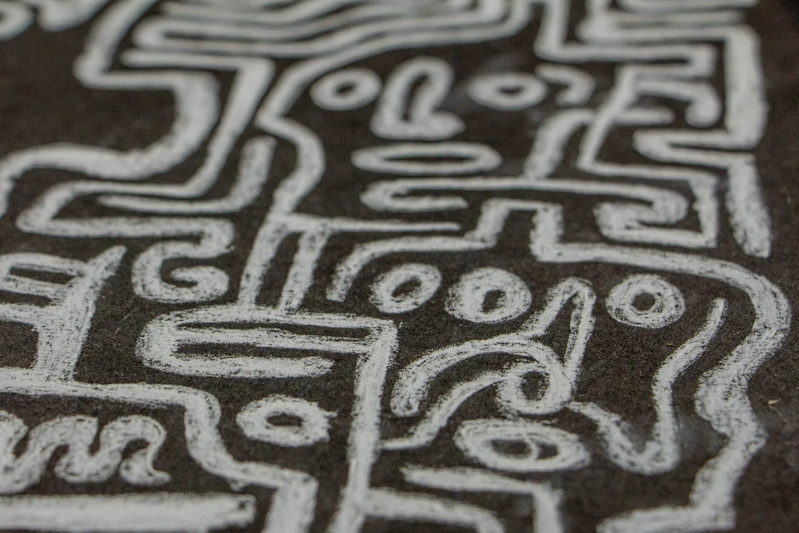 Synaptic Mythos 003 detail: chain of eyes and short dashes winding through the field; serpentine paths thicken at turns