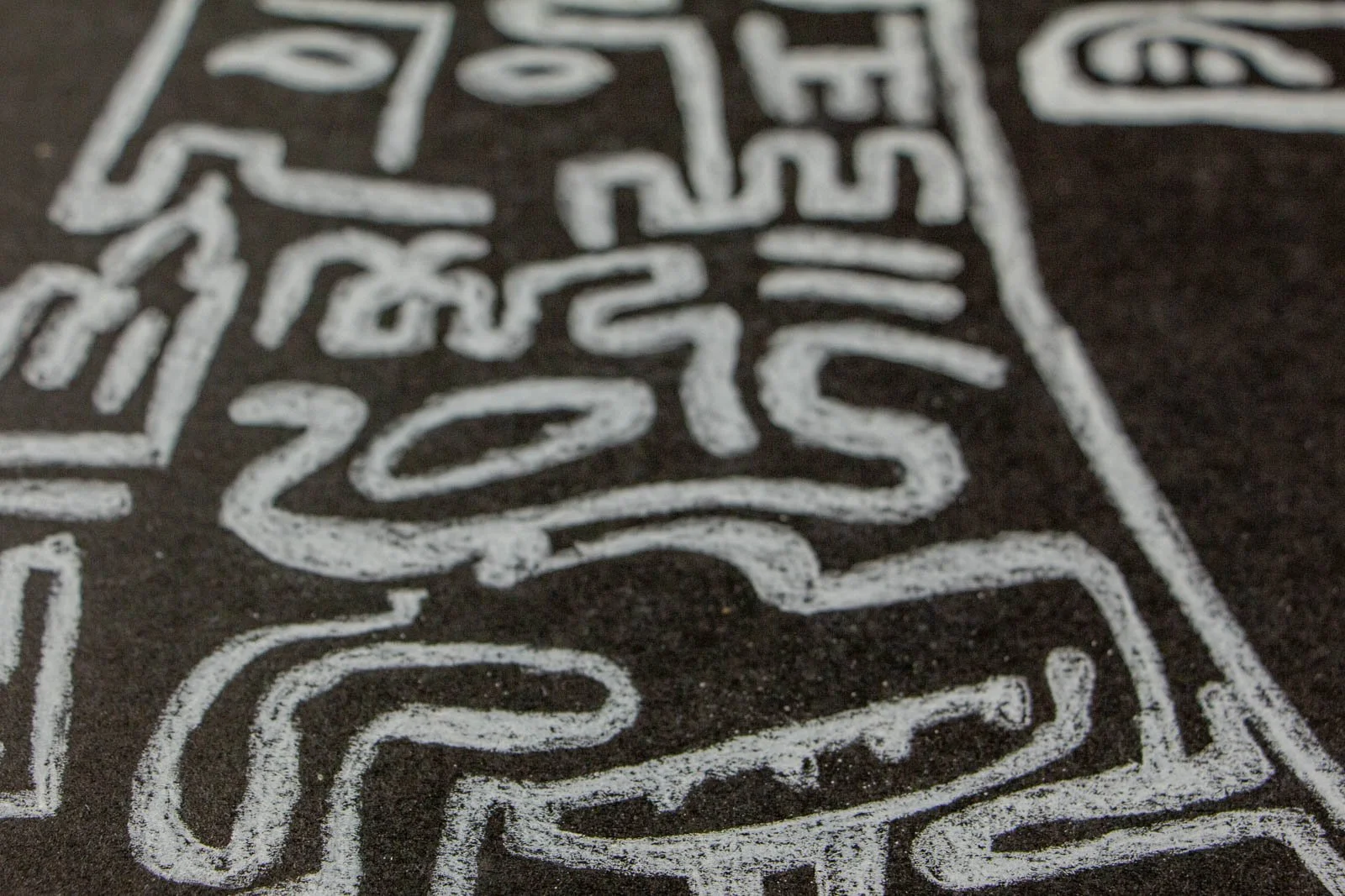 Synaptic Mythos 002 detail: outer contour sweeping along the border; stacked, tapering strokes with small underline marks and pooling at turns