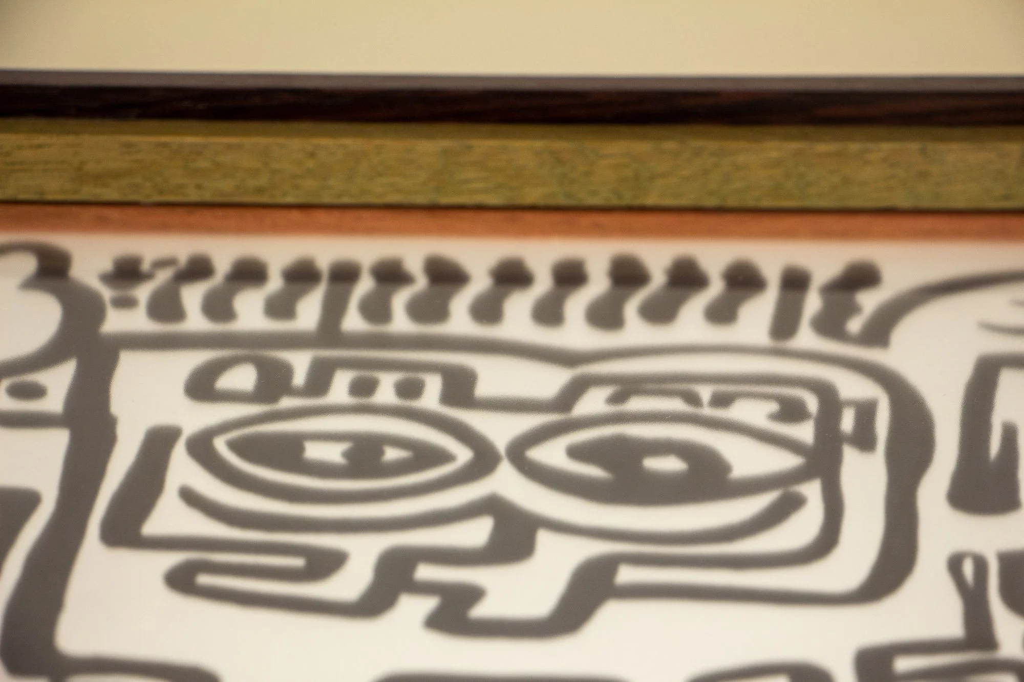 Elusive Cocoon 003 frame: frontal close-up of the frame profile, built from wengé and oak with violet-toned bands, darker central sections, and visible natural grain across the layered construction.