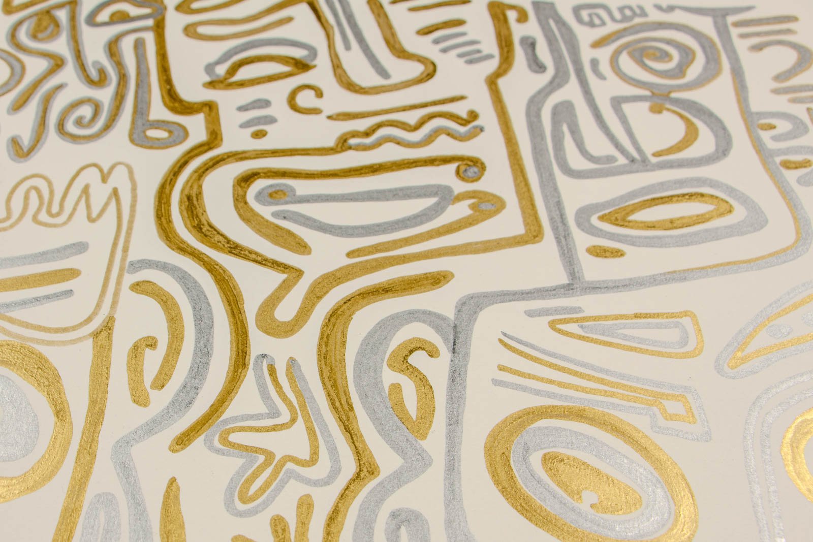Golden Nostalgia 002 detail: low raking view, long gold sweep with silver zig and wave; airy spacing, soft metallic sheen