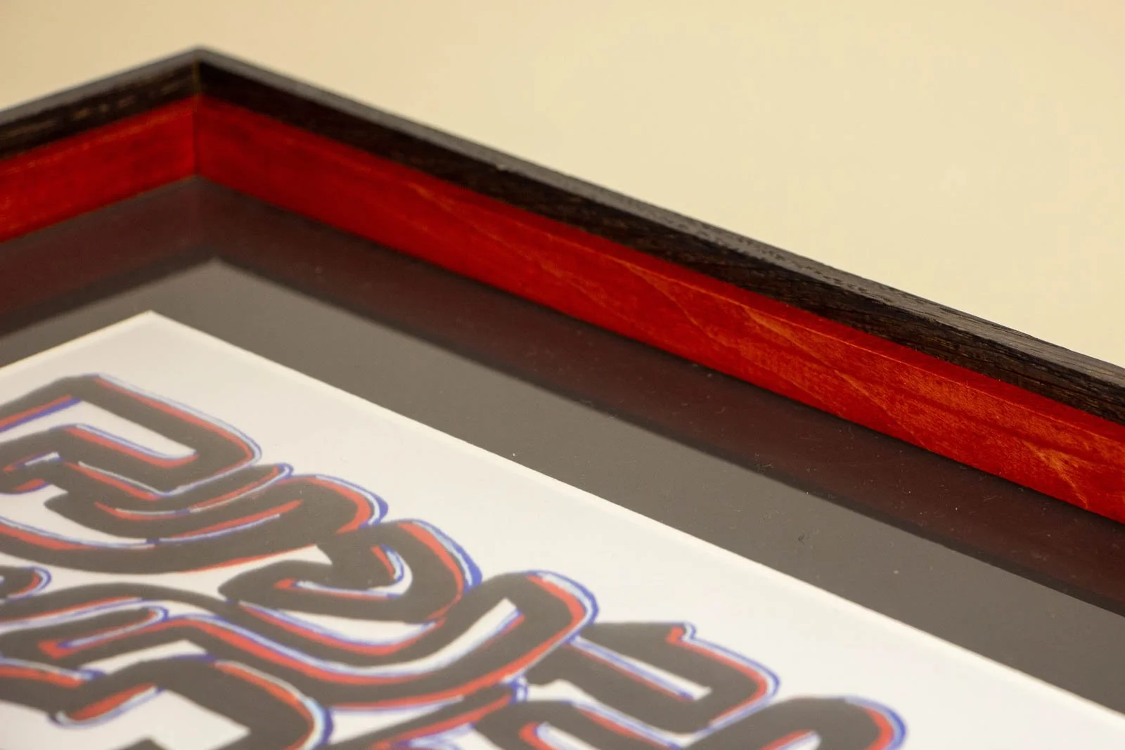 Flux Impromptu 003 frame: inner edge close-up, red distance bar behind glass; dark outer rail holds the composition