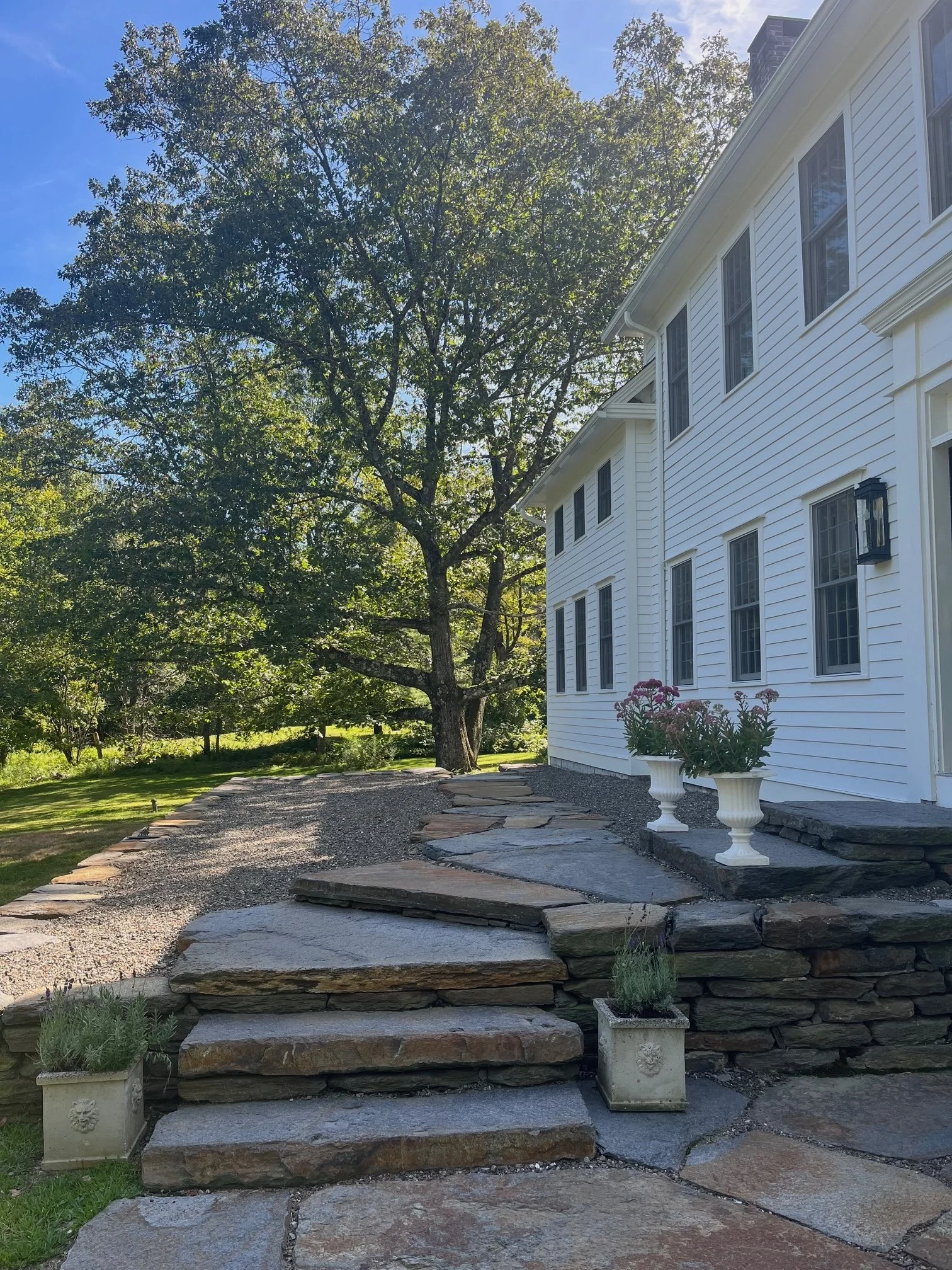 oldoak_front_entrance.jpeg