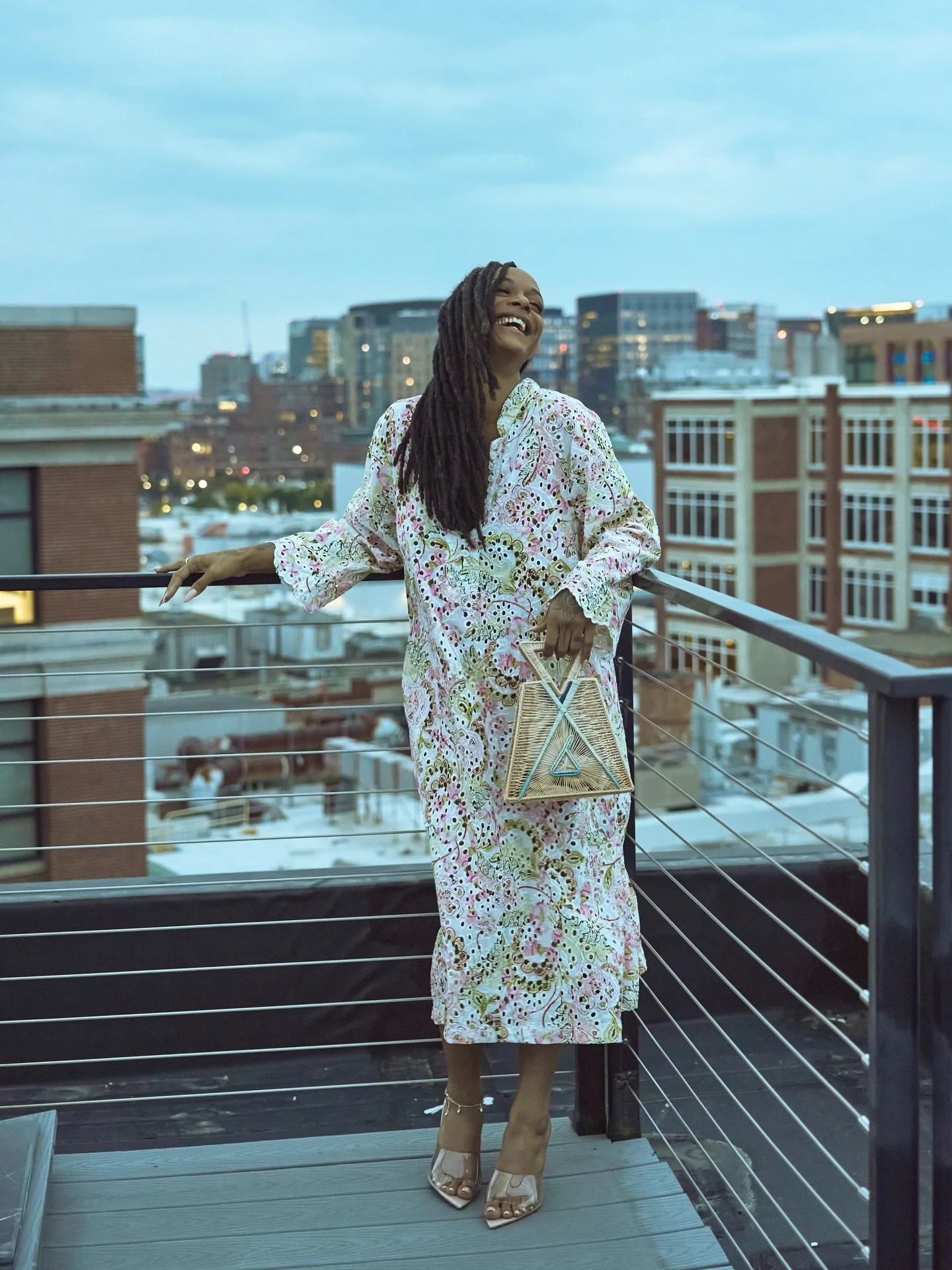 @amandasheaallday is poetry in motion. 

The Award-winning poet and singer/songwriter Amanda Shea has recently released her new single, MOVIN ON, is a reflection on rebirth, release, and the beauty of becoming.

👗 Ms. Shea is styled in @baacaloffici