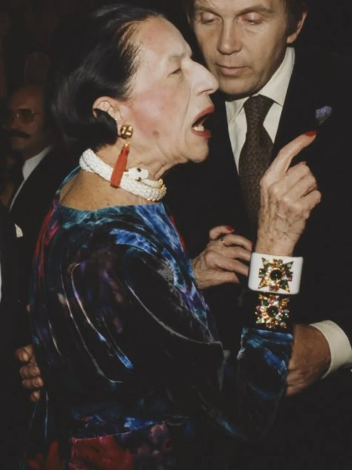 :: it&rsquo;s funny that it took this year for me to dig deep into diana vreeland archives to see a touch of her in how i adorn myself. ❤️
.
.
.
photo credits: diana vreeland in BVLGARI. slide ii: aria sa&rsquo;id at the fairmont hotel in san francis